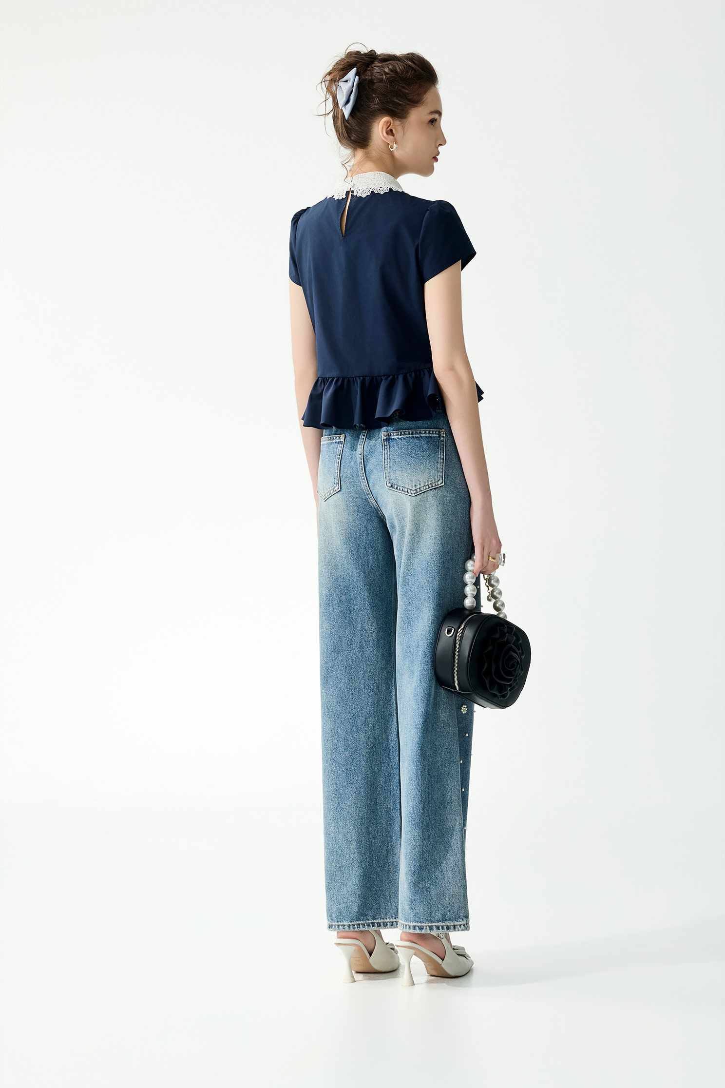 對比色蕾絲領片上衣對比色蕾絲領片上衣,上衣,人氣商品,春夏穿搭,荷葉,蕾絲