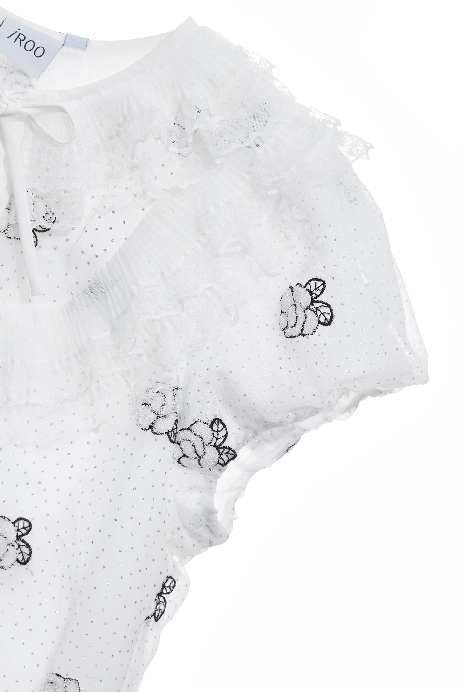 光澤感立體繡花上衣光澤感立體繡花上衣,上衣,春夏穿搭,珍珠,繡花,荷葉,蕾絲