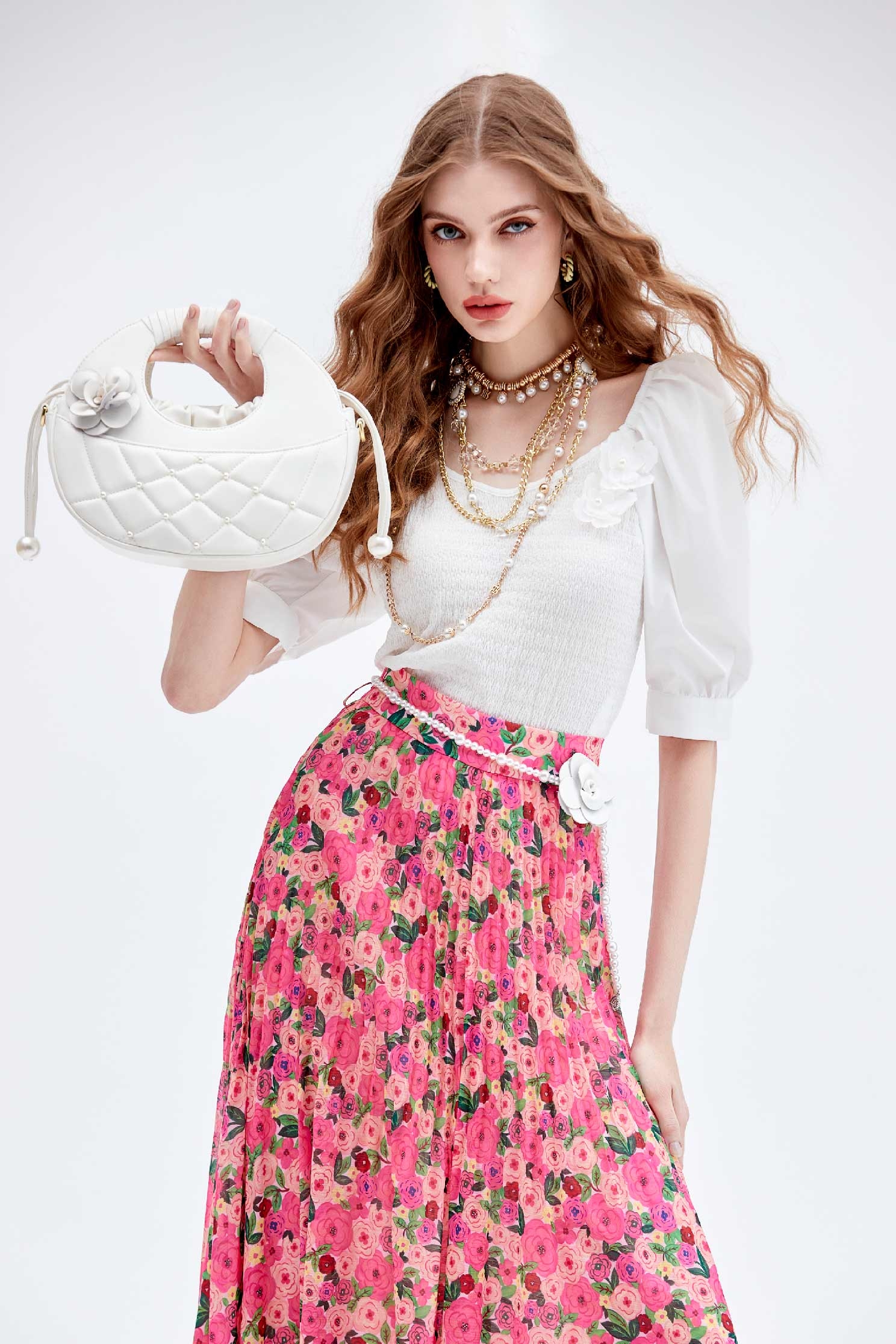 綴珍珠山茶花上衣綴珍珠山茶花上衣,上衣,人氣商品,珍珠,白色上衣,秋冬穿搭