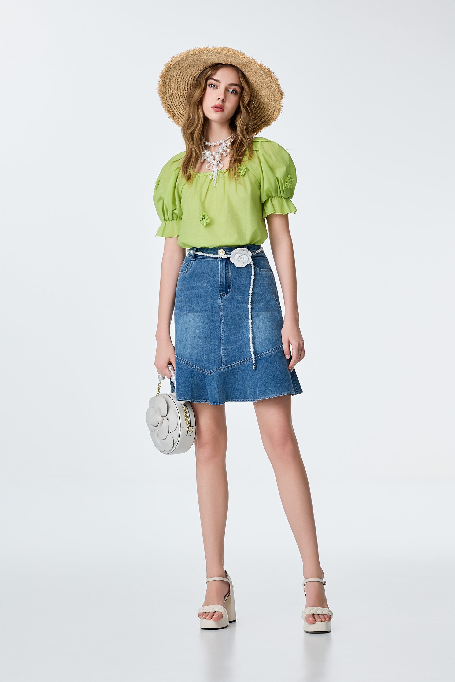 白葡萄綠綴花卉上衣白葡萄綠綴花卉上衣,上衣,春夏穿搭,約會特輯,花花世界,輕奢度假,輕奢渡假