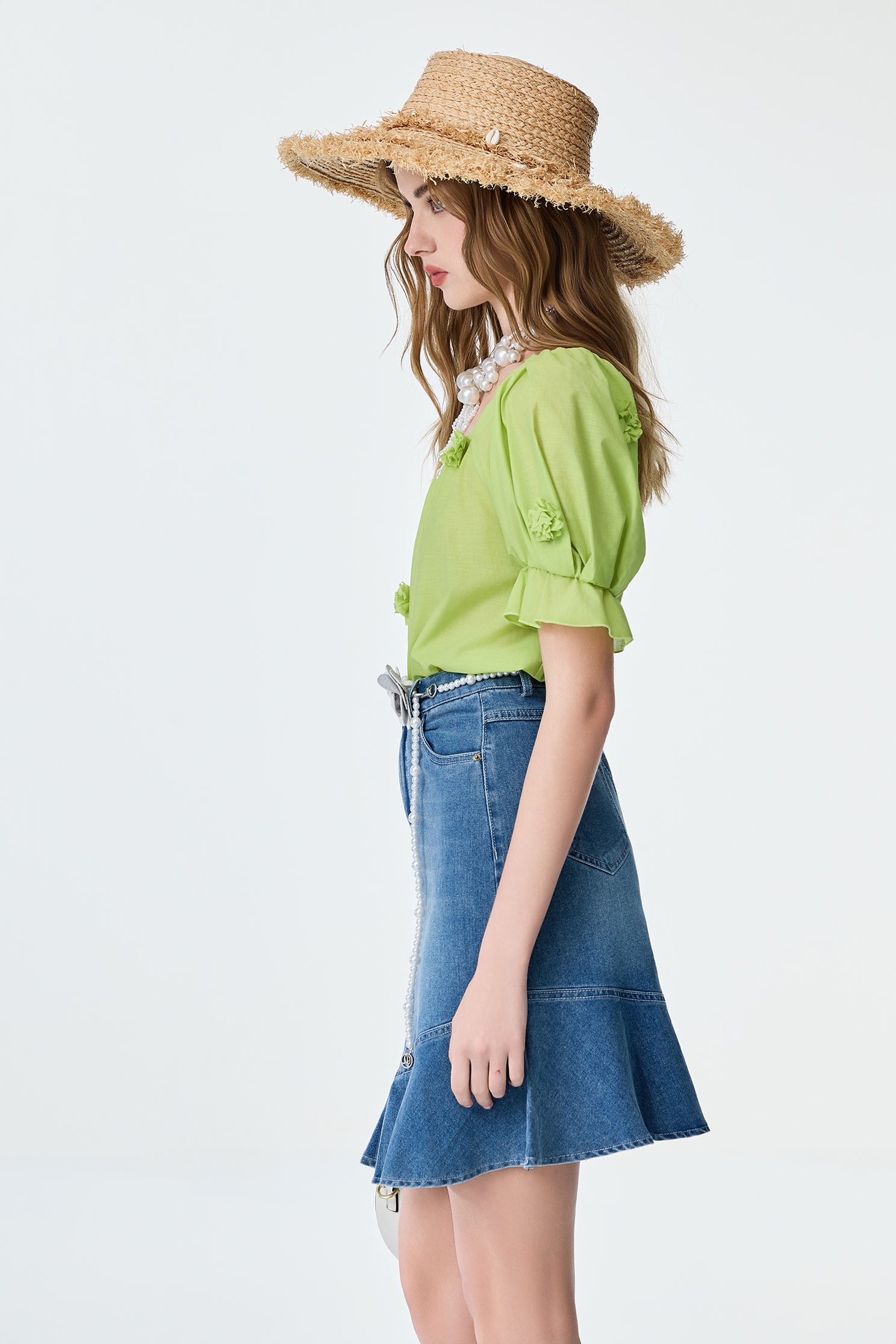 白葡萄綠綴花卉上衣白葡萄綠綴花卉上衣,上衣,春夏穿搭,約會特輯,花花世界,輕奢度假,輕奢渡假