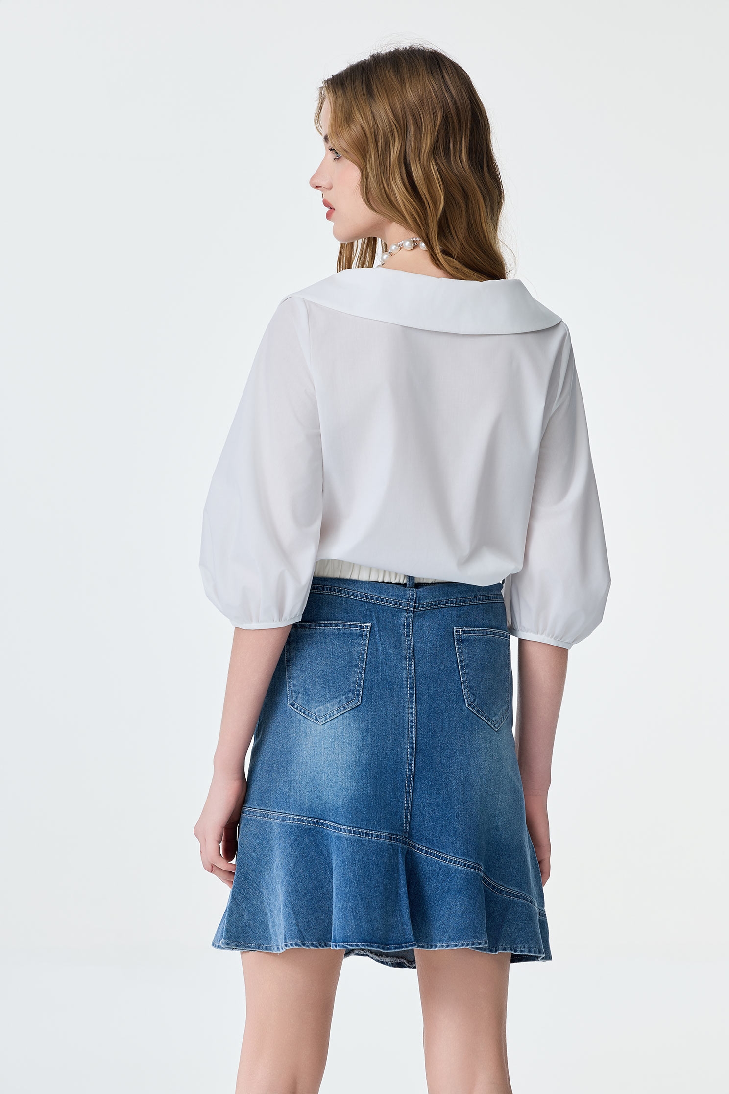 綴花朵襯衫式上衣綴花朵襯衫式上衣,V領上衣,上衣,人氣商品,春夏穿搭,約會特輯,花花世界,蝴蝶結,襯衫