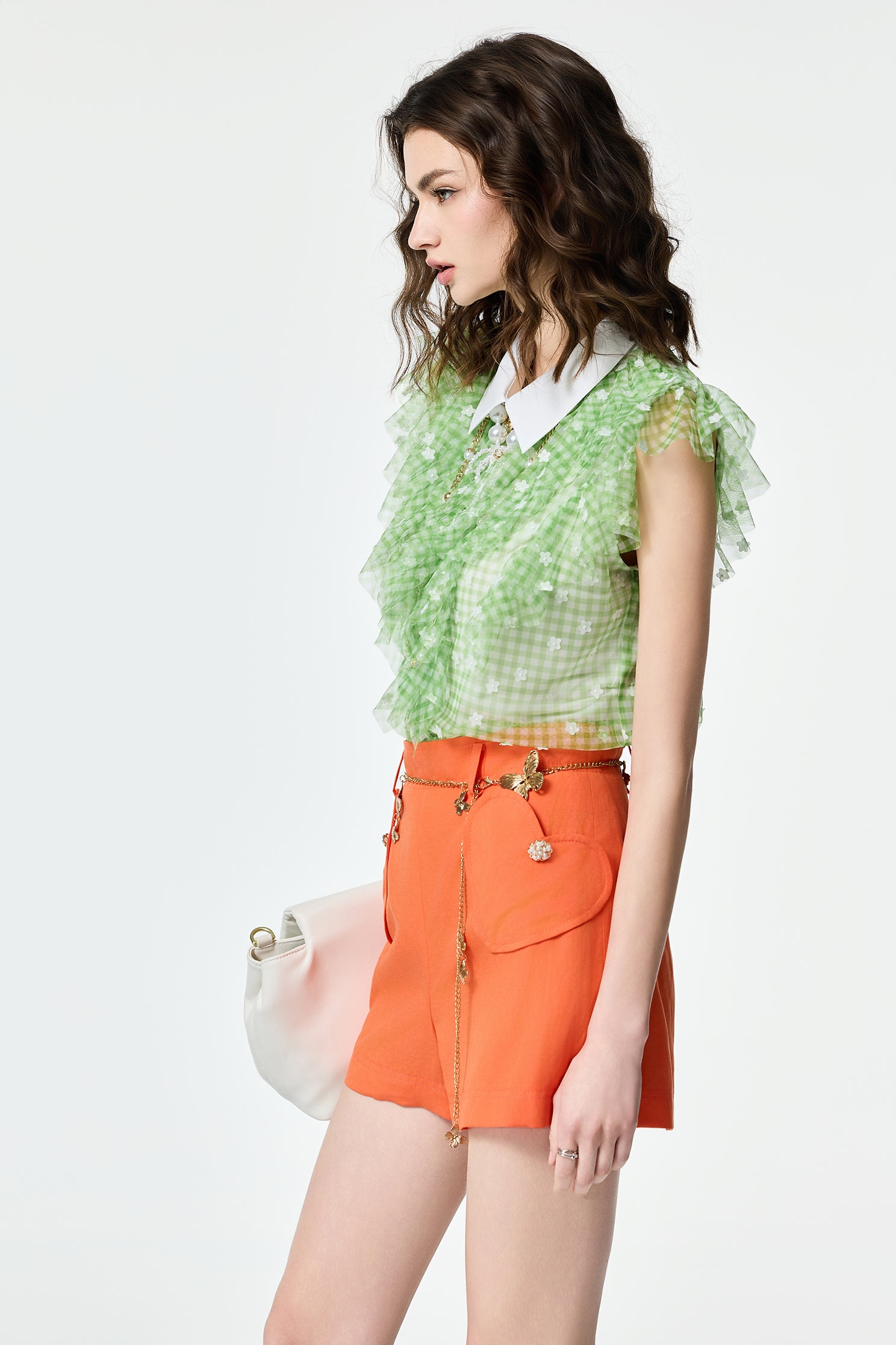 白葡萄綠格紋上衣白葡萄綠格紋上衣,上衣,刺繡,春夏穿搭,格紋,約會特輯,花花世界,荷葉