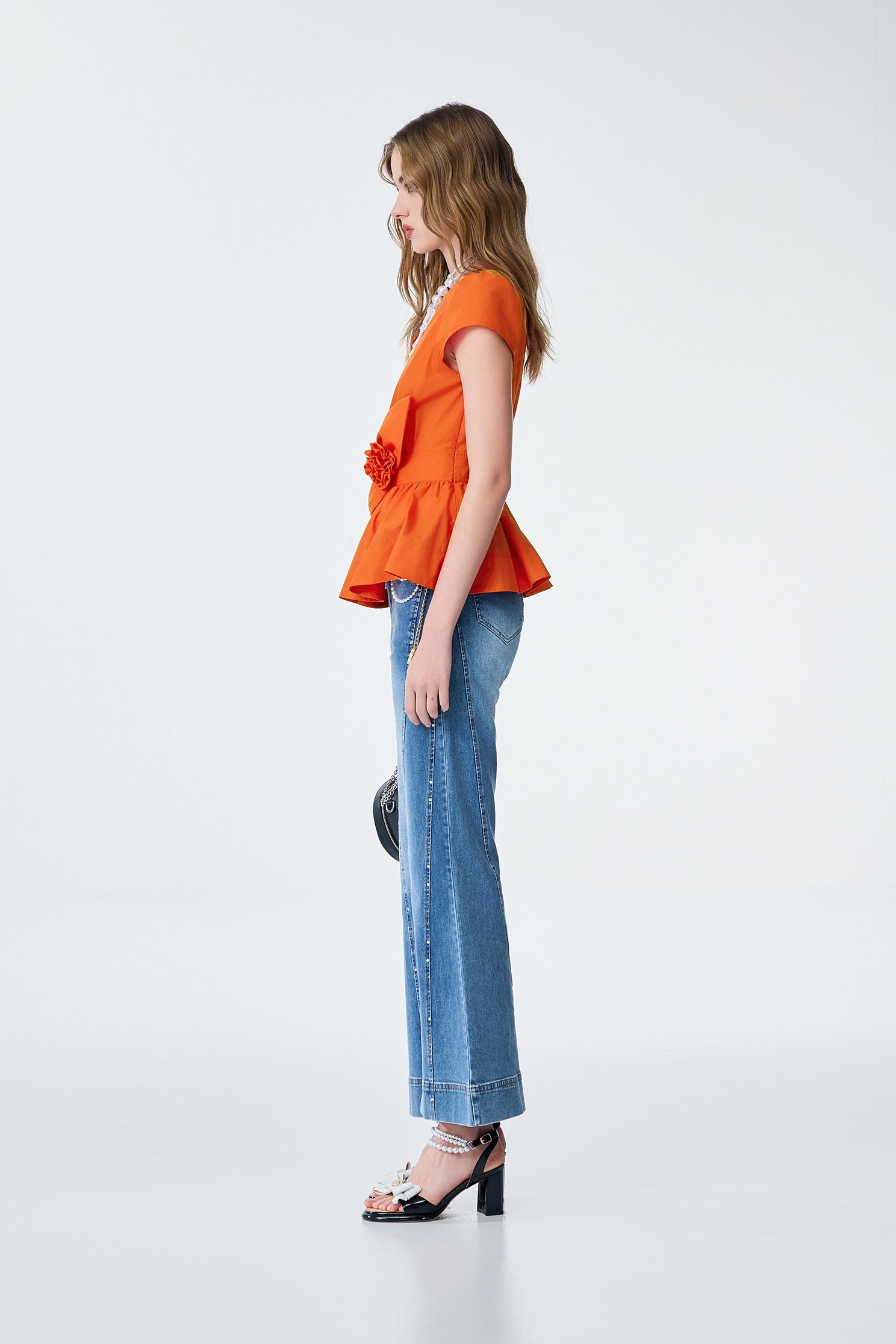 落日珊瑚色花朵造型上衣落日珊瑚色花朵造型上衣,V領上衣,上衣,春夏穿搭,花花世界