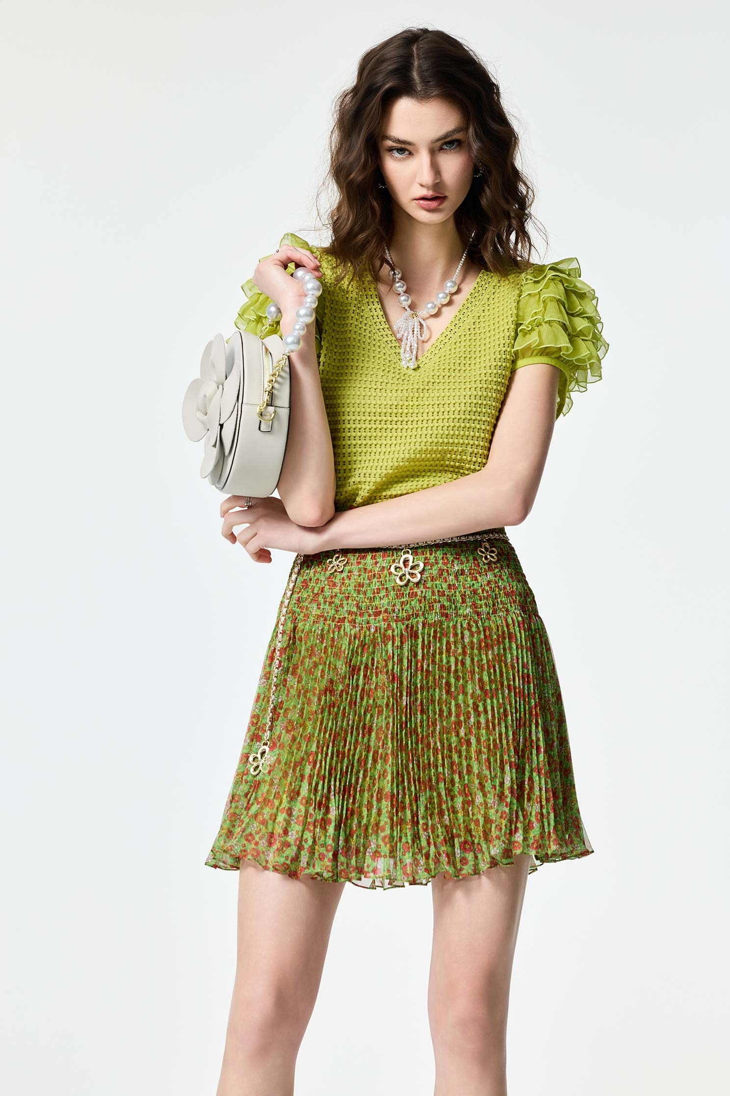 青蘋果荷葉袖上衣青蘋果荷葉袖上衣,V領上衣,上衣,秋冬穿搭,約會特輯,荷葉,輕奢度假,輕奢渡假