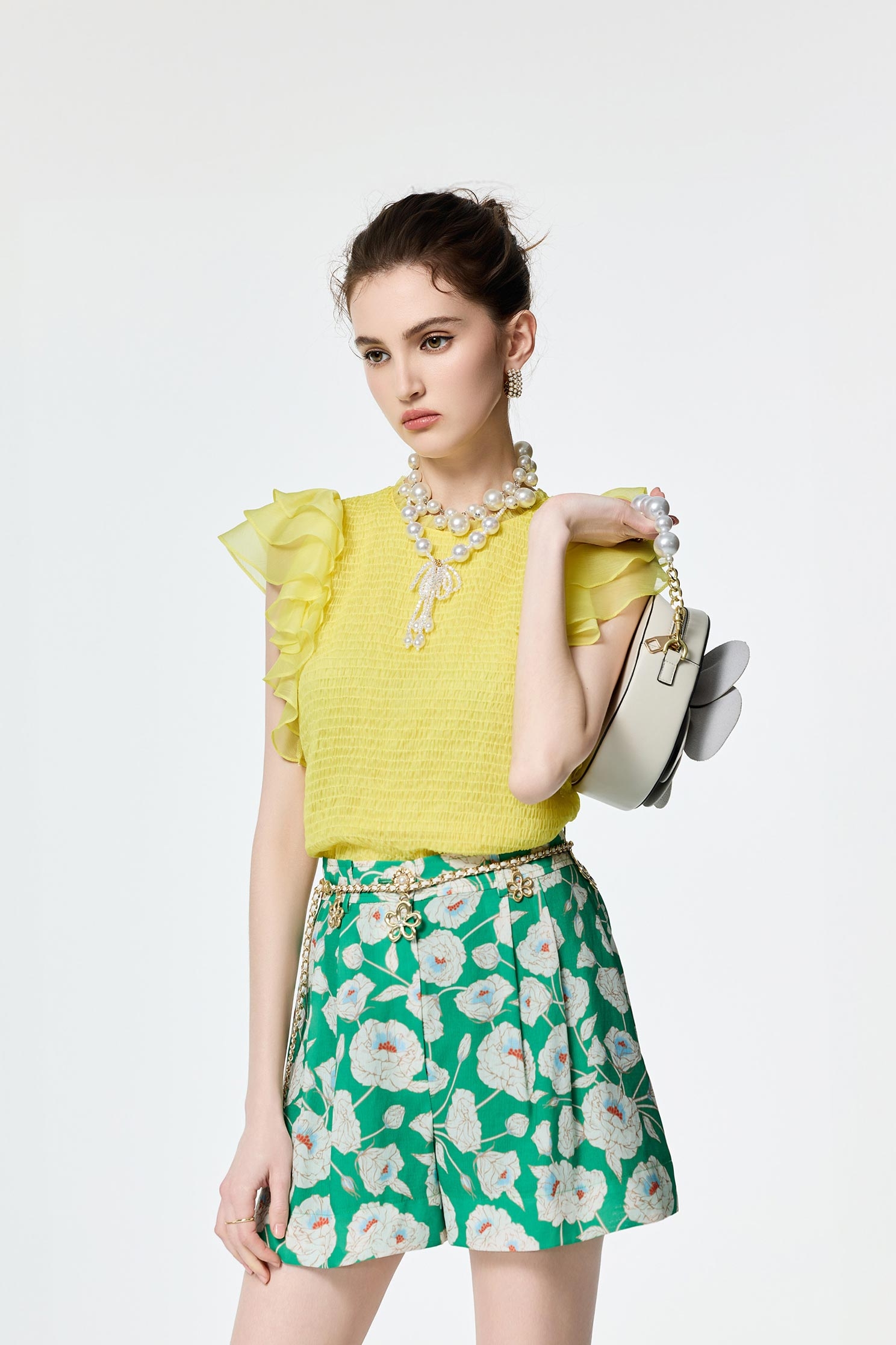 馬鞭草檸檬色雪紡荷葉袖上衣馬鞭草檸檬色雪紡荷葉袖上衣,上衣,人氣商品,春夏穿搭,無袖上衣,約會特輯,背心,荷葉,輕奢度假,輕奢渡假,雪紡,雪紡上衣