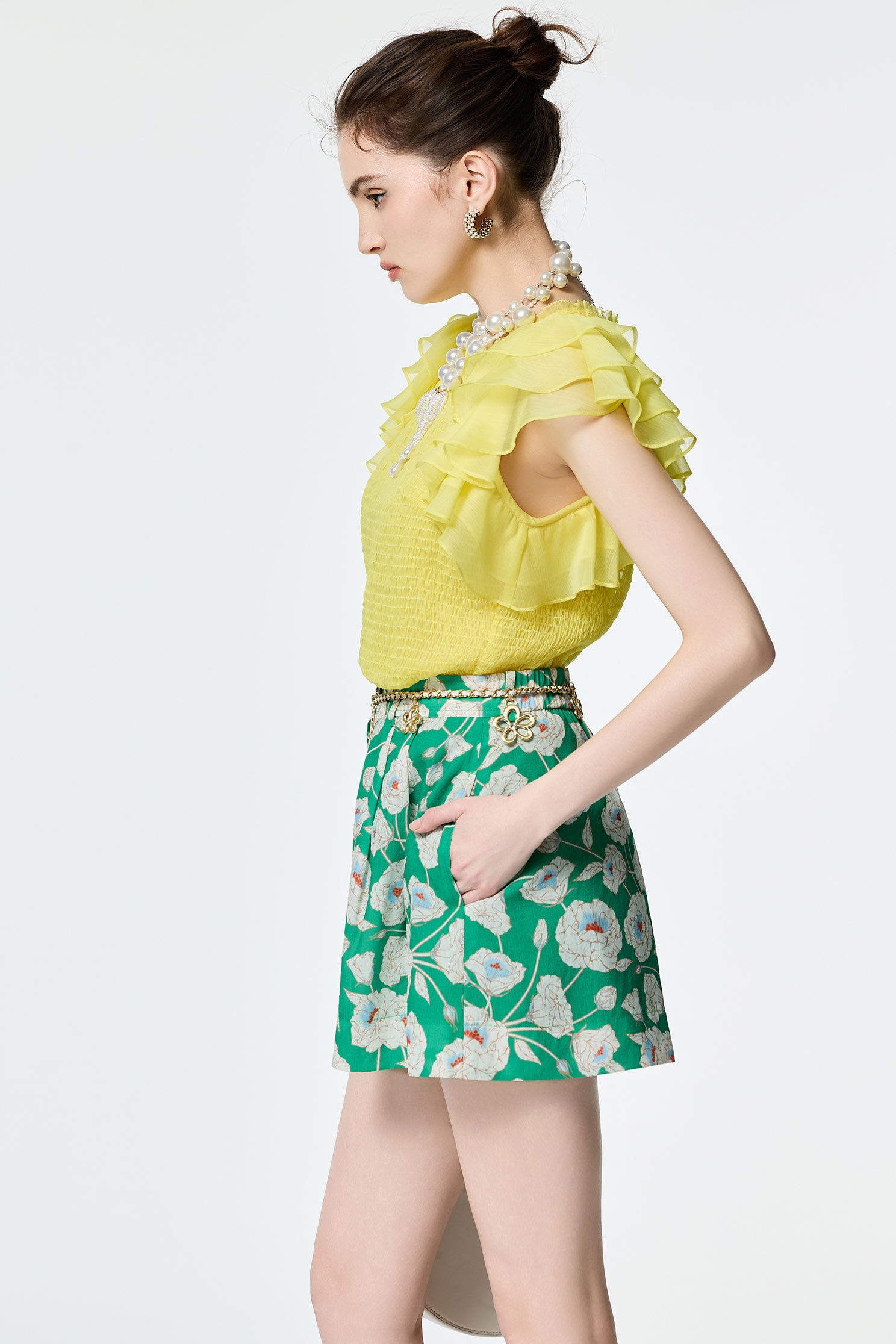 馬鞭草檸檬色雪紡荷葉袖上衣馬鞭草檸檬色雪紡荷葉袖上衣,上衣,人氣商品,春夏穿搭,無袖上衣,約會特輯,背心,荷葉,輕奢度假,輕奢渡假,雪紡,雪紡上衣