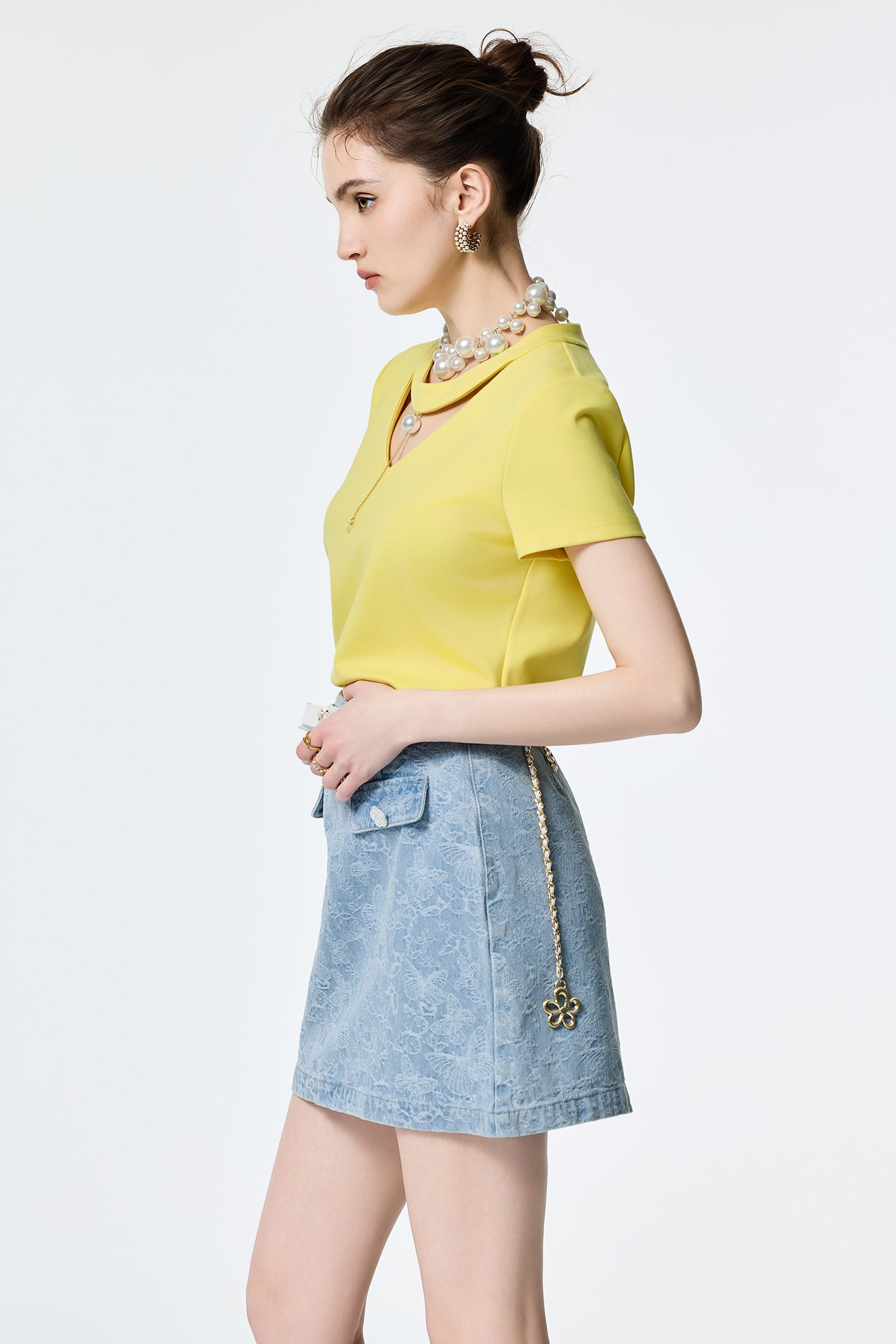 馬鞭草檸檬色T恤上衣馬鞭草檸檬色T恤上衣,T恤,上衣,春夏穿搭,珍珠,約會特輯,輕奢度假,輕奢渡假