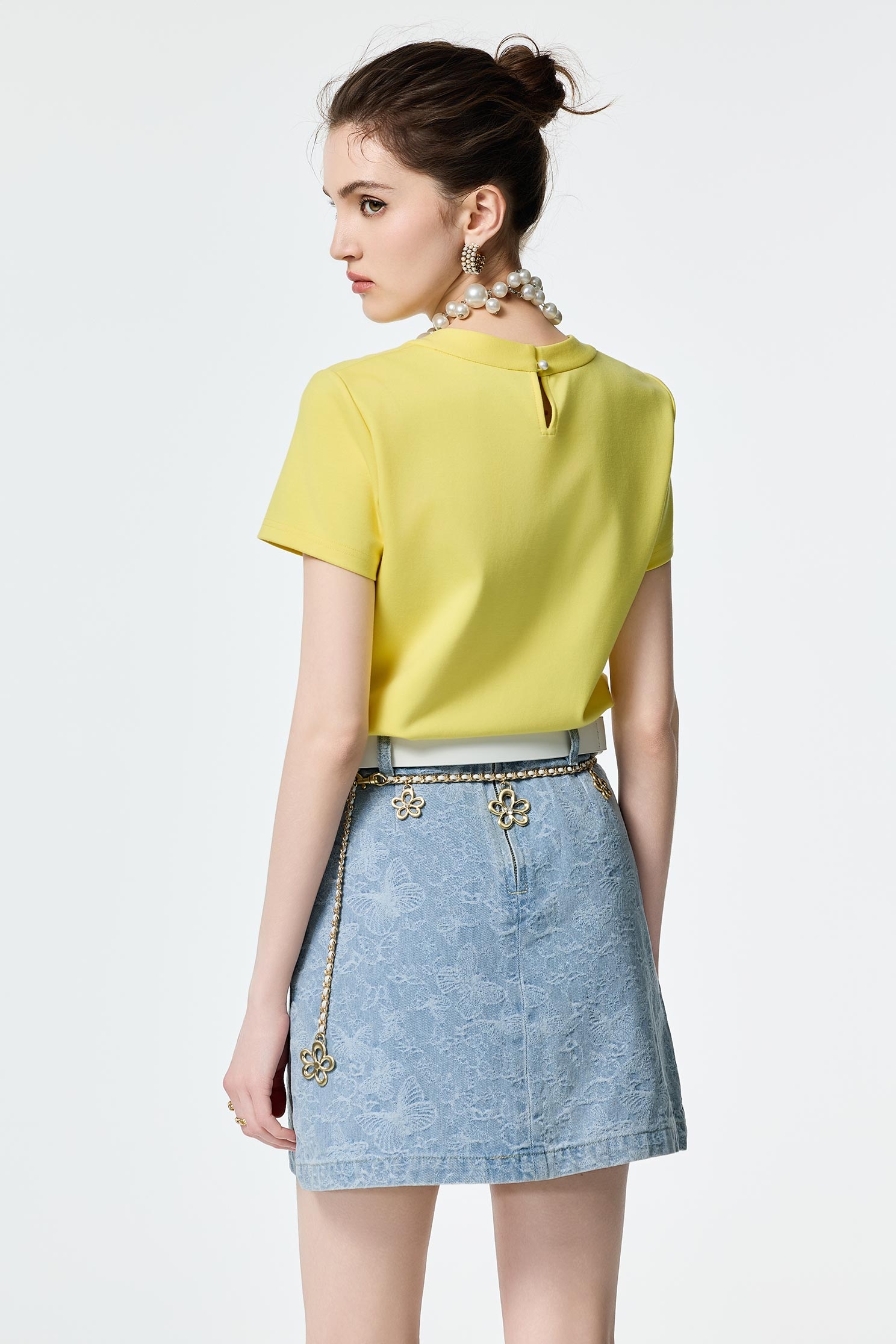 馬鞭草檸檬色T恤上衣馬鞭草檸檬色T恤上衣,T恤,上衣,春夏穿搭,珍珠,約會特輯,輕奢度假,輕奢渡假