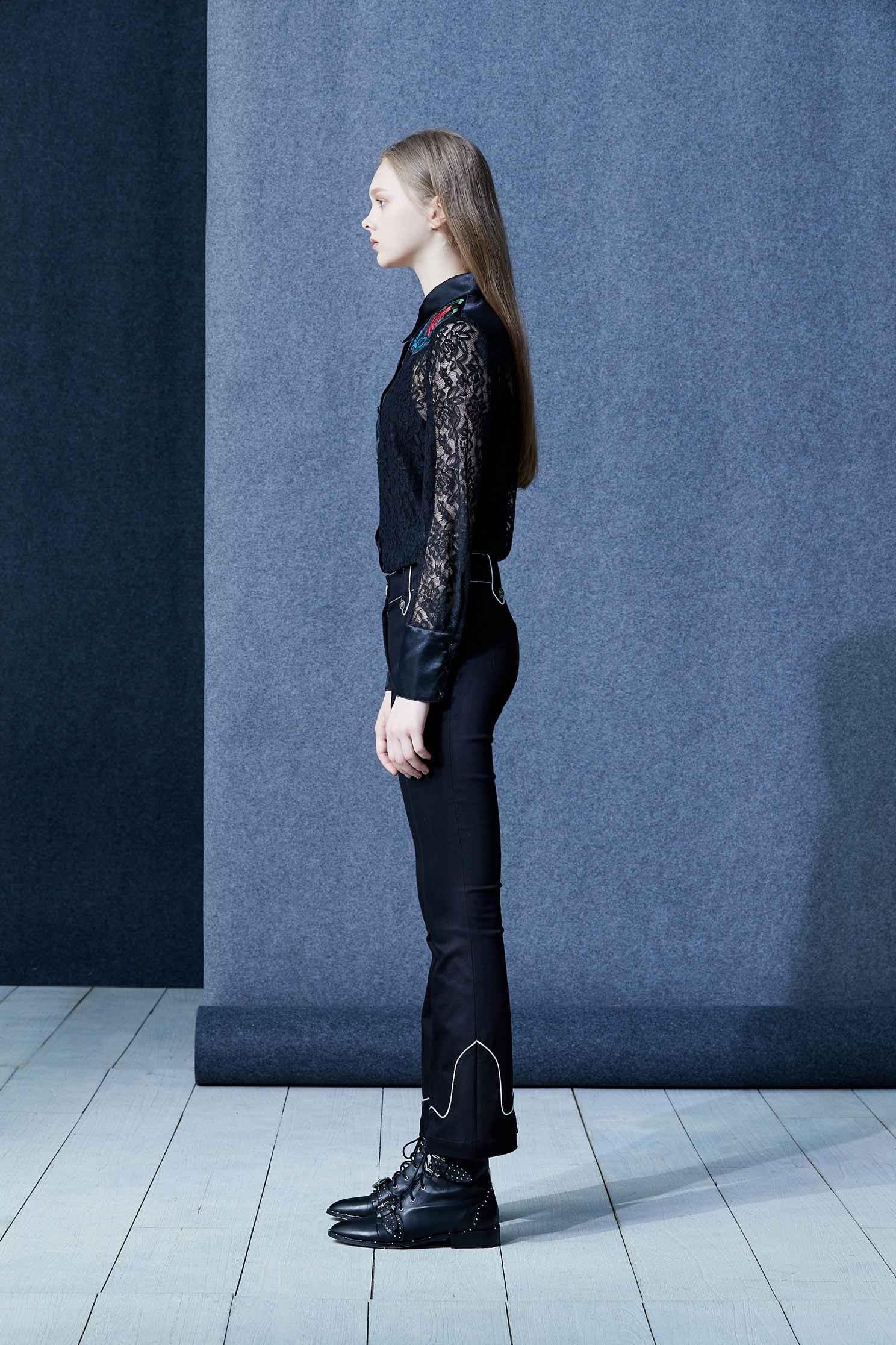 Embroidered lace shirt,embroidery,刺繡上衣,embroidered,繡花上衣,Lace,Laced Top,Blouse,長袖上衣,黑色上衣