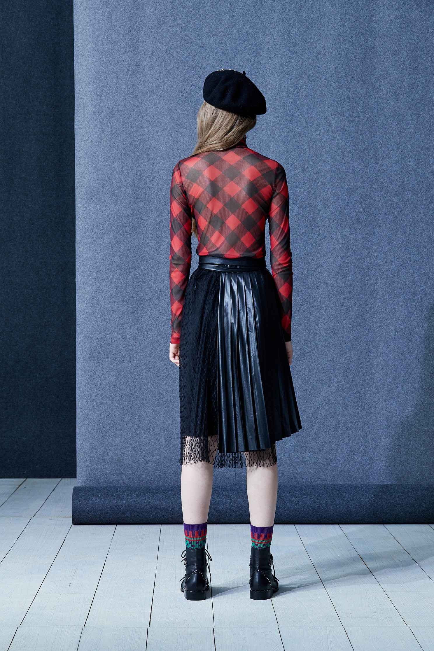 Flatter cross top,top,see-throughtop,longsleevetop