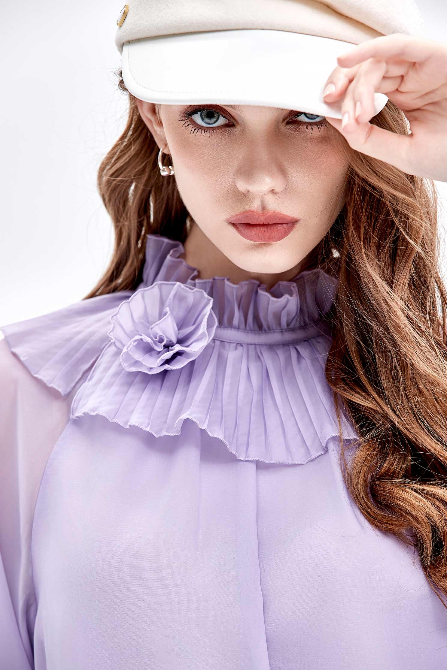 輕柔薰衣草摺領上衣輕柔薰衣草摺領上衣,上衣,人氣商品,秋冬穿搭,花花世界,荷葉