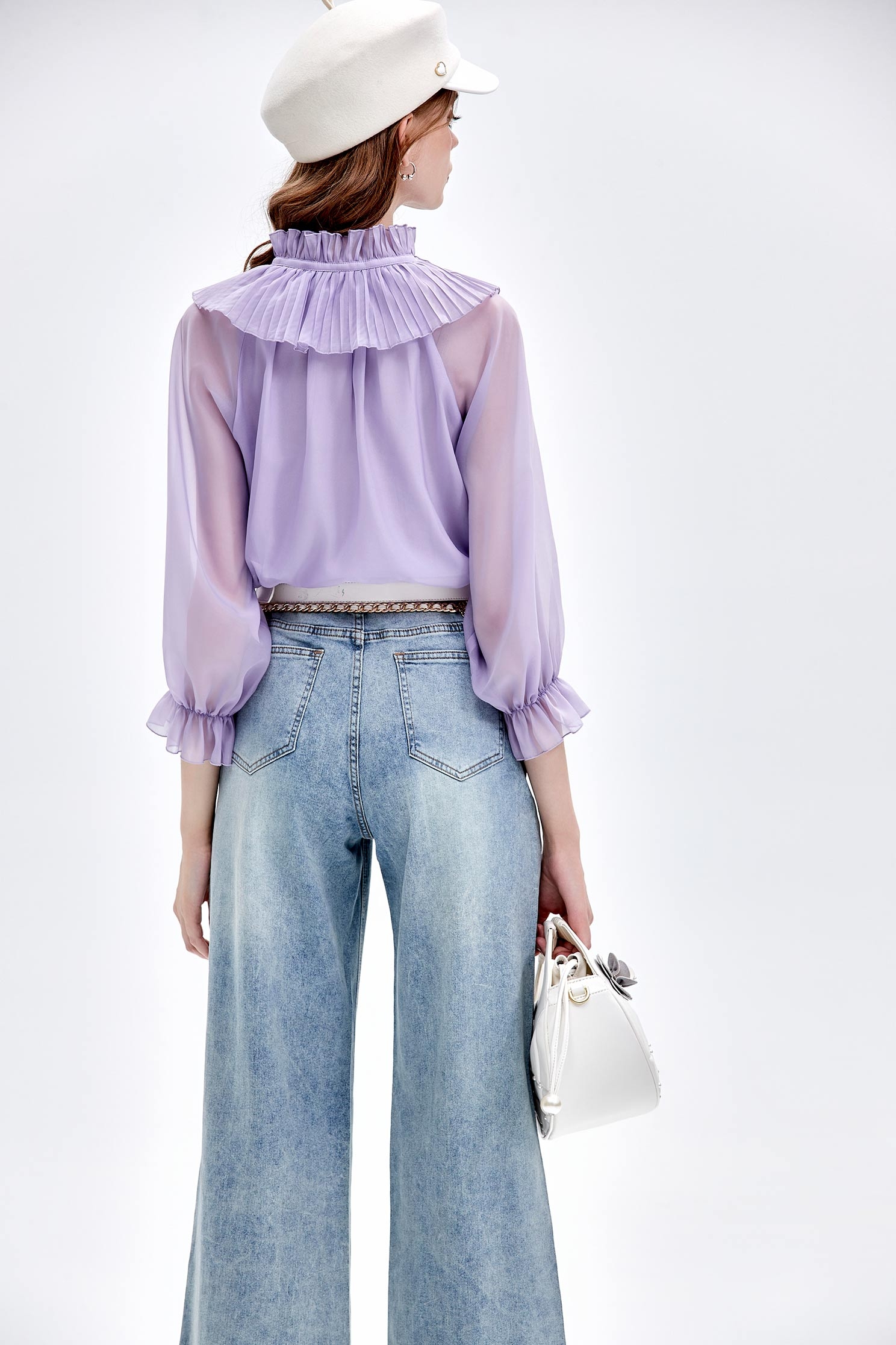 輕柔薰衣草摺領上衣輕柔薰衣草摺領上衣,上衣,人氣商品,秋冬穿搭,花花世界,荷葉