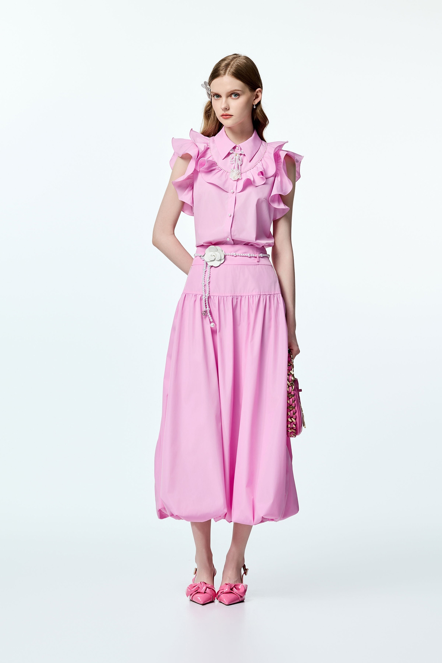 香囊粉綴荷葉上衣香囊粉綴荷葉上衣,上衣,人氣商品,時髦成套搭配,珍珠,秋冬穿搭,背心,荷葉,輕奢度假,輕奢渡假,項鍊