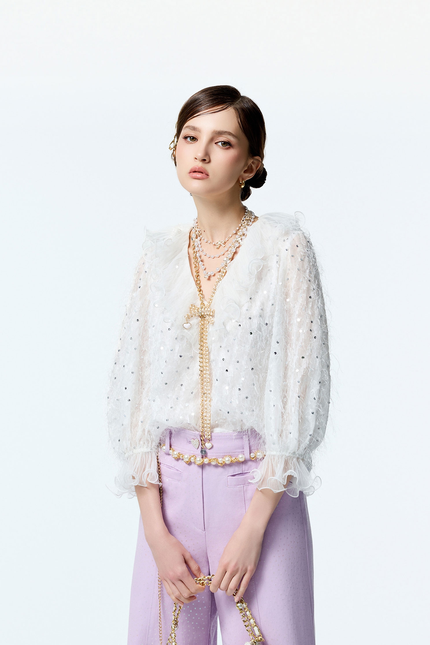 閃亮睫毛造型上衣閃亮睫毛造型上衣,V領上衣,上班OL穿搭,上衣,秋冬穿搭,約會特輯,荷葉,蕾絲