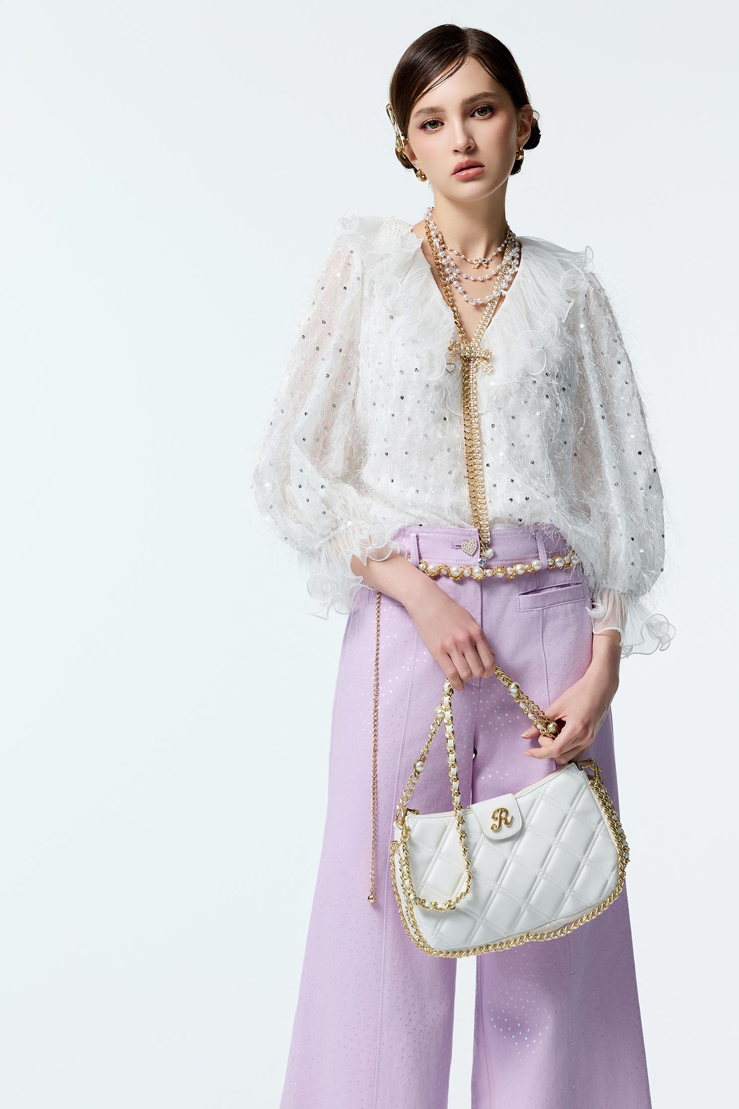 閃亮睫毛造型上衣閃亮睫毛造型上衣,V領上衣,上班OL穿搭,上衣,秋冬穿搭,約會特輯,荷葉,蕾絲