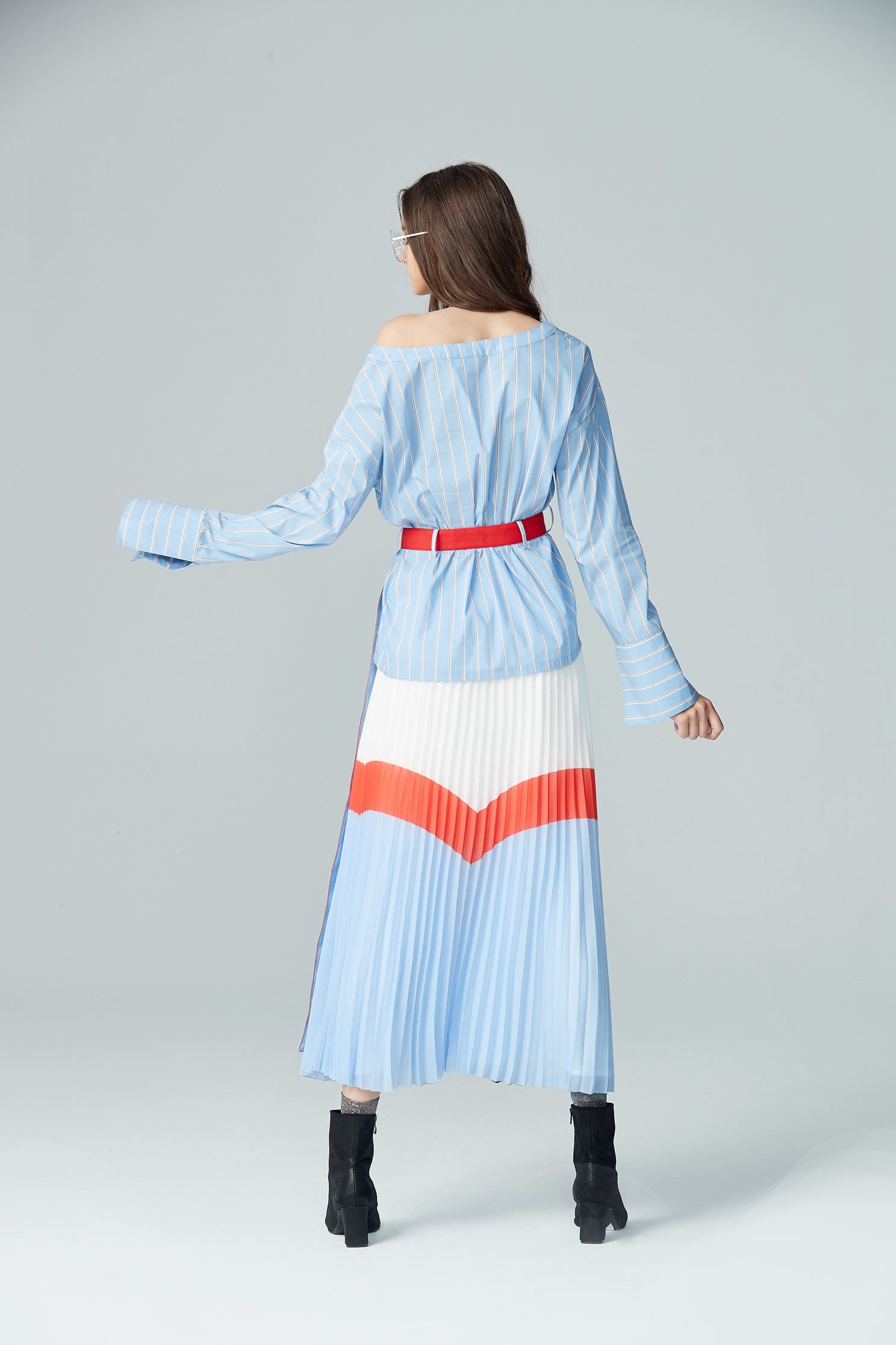 V-neck long sleeved blouse,v-necktop,top,blouse,longsleevetop