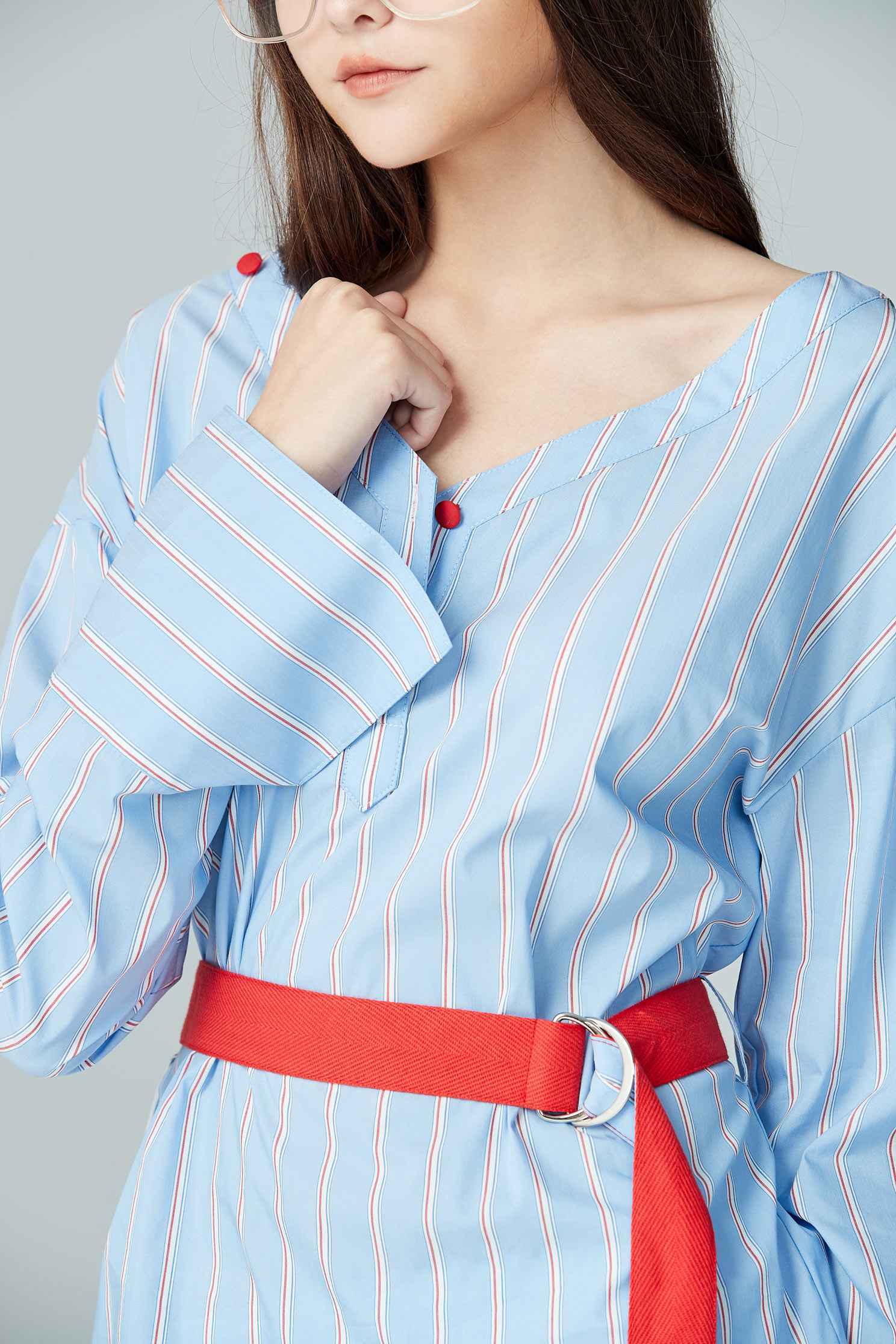 V-neck long sleeved blouse,v-necktop,top,blouse,longsleevetop