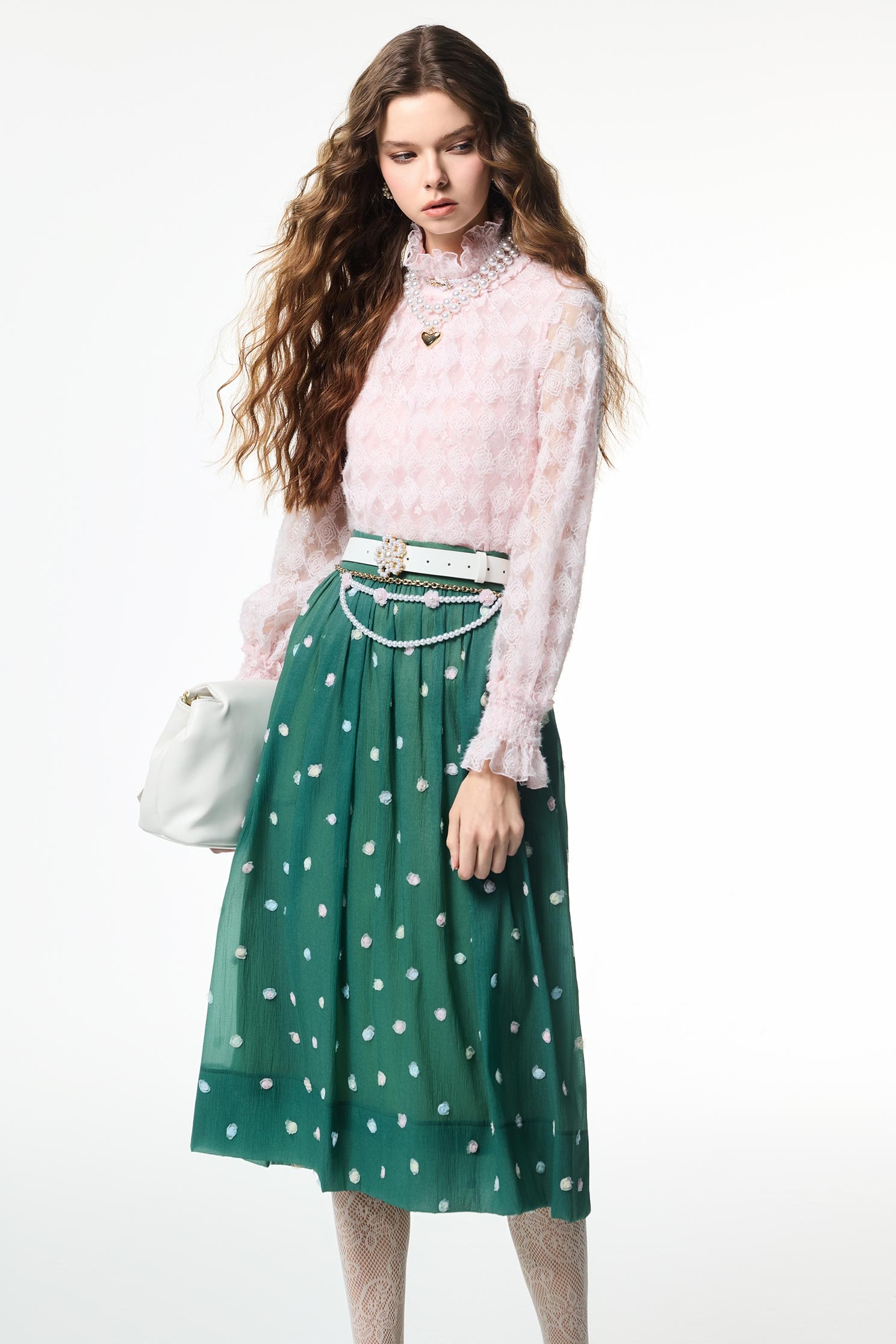 玫瑰石英粉刺繡蕾絲上衣玫瑰石英粉刺繡蕾絲上衣,上衣,人氣商品,刺繡,格紋,秋冬穿搭,約會特輯,花花世界,荷葉,蕾絲,蕾絲上衣