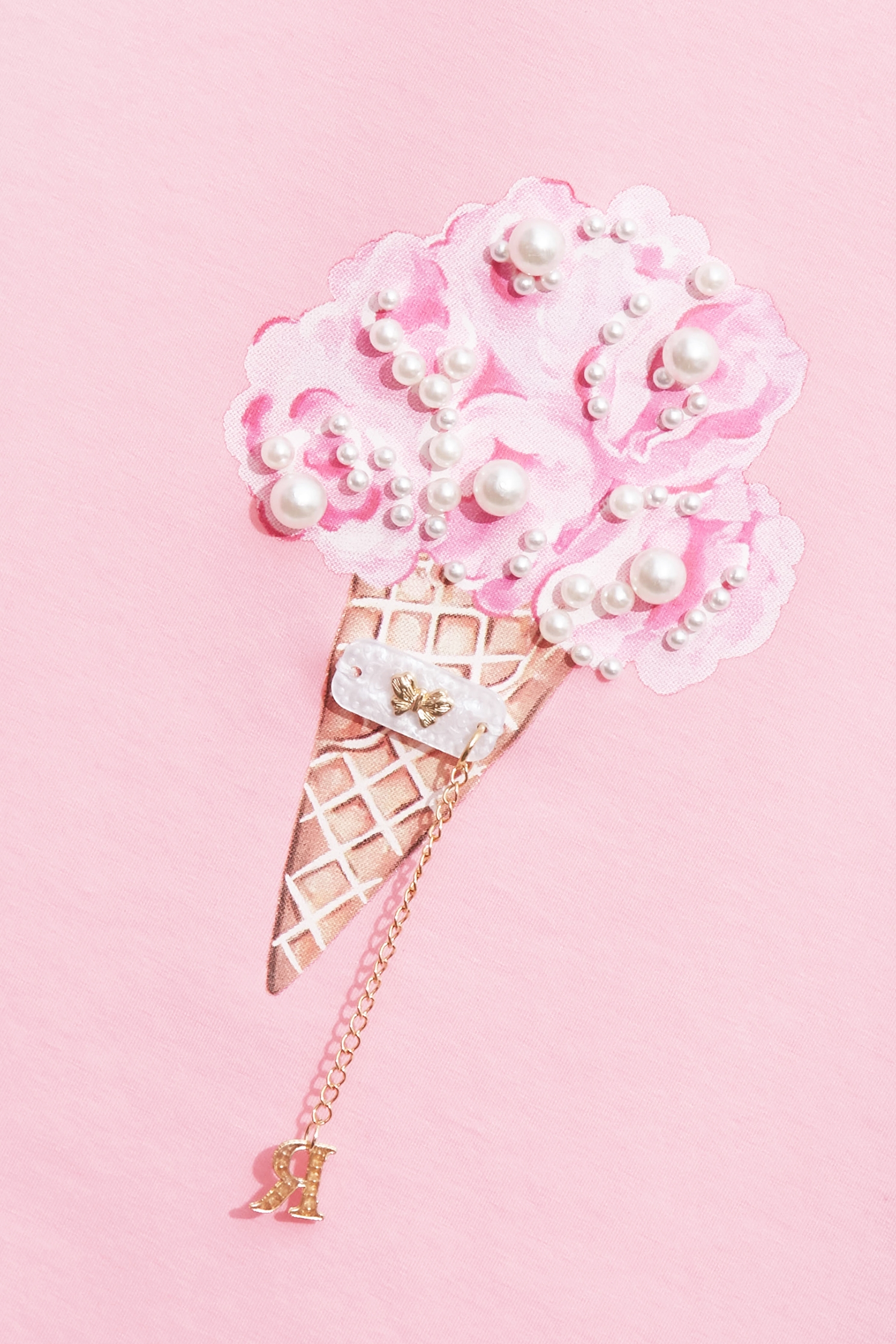 玫瑰石英粉甜筒Ｔ恤上衣玫瑰石英粉甜筒Ｔ恤上衣,T-Shirt,T恤,上衣,珍珠,秋冬穿搭,簡約穿搭,約會特輯