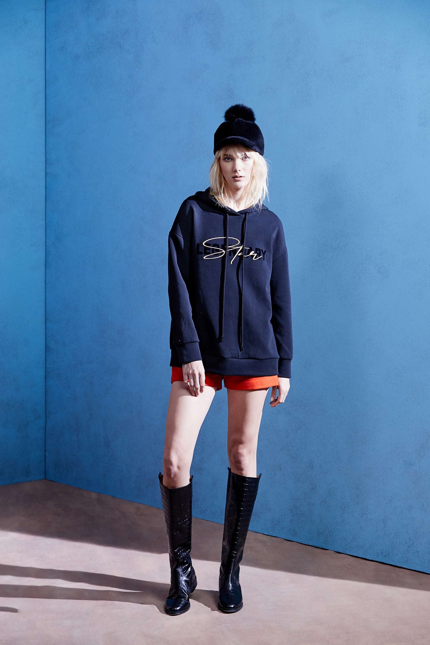 Basic embroidered hat T,embroidery,刺繡上衣,Hoodie Top,embroidered,繡花上衣,Long top,長袖上衣,黑色上衣