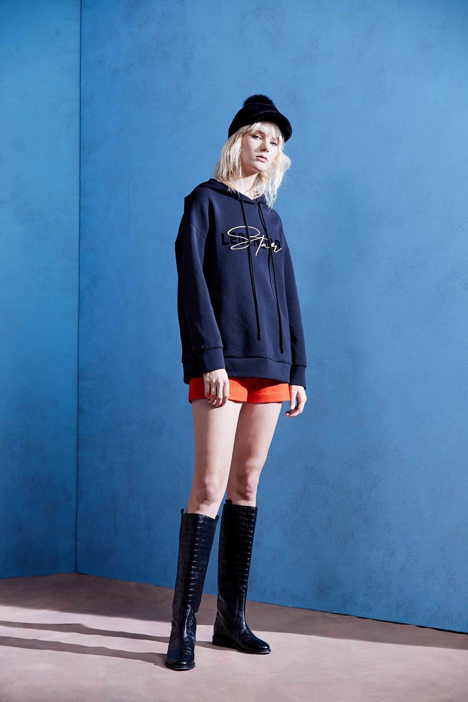 Basic embroidered hat T,embroidery,刺繡上衣,Hoodie Top,embroidered,繡花上衣,Long top,長袖上衣,黑色上衣