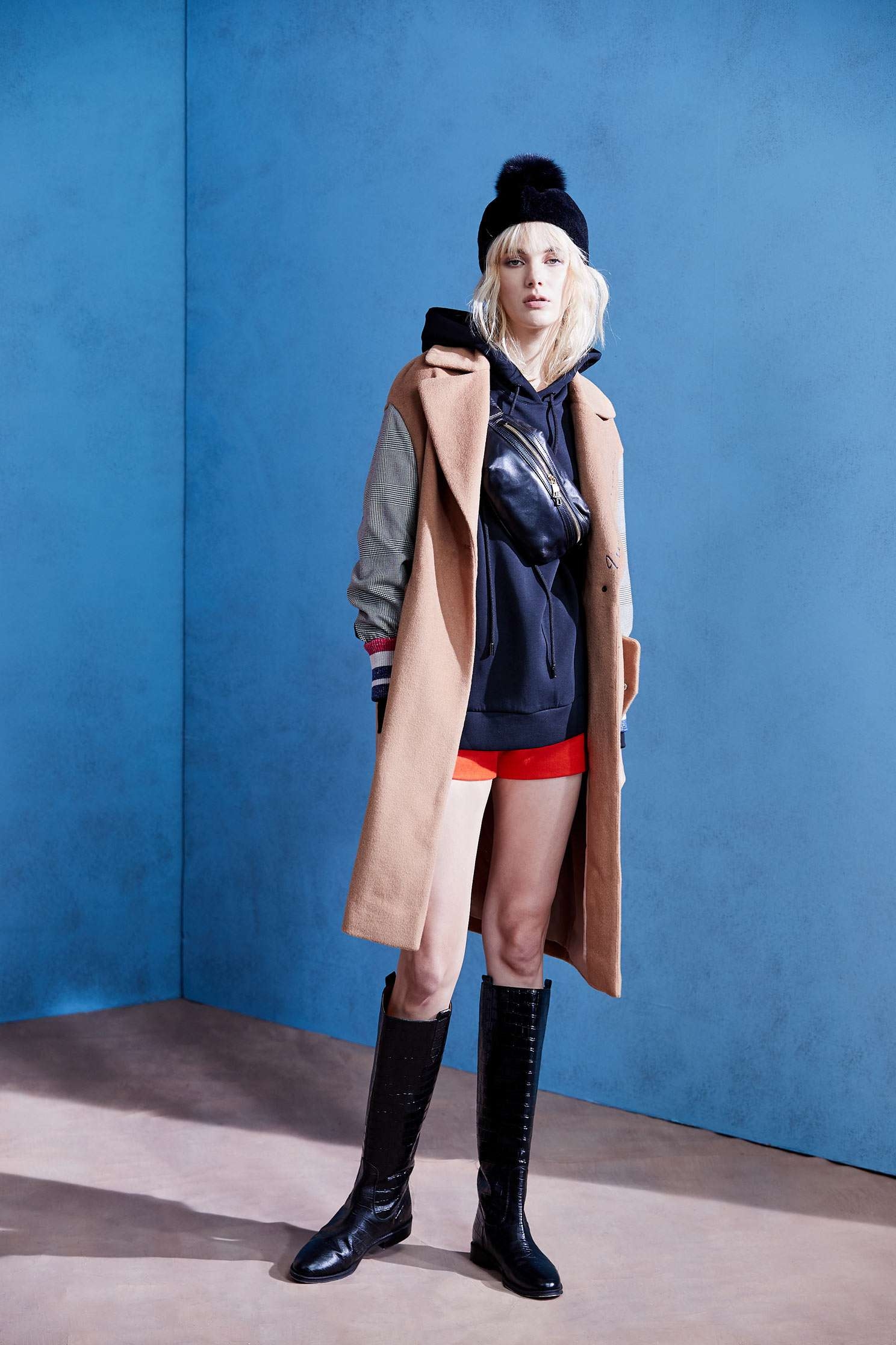 Basic embroidered hat T,embroidery,刺繡上衣,Hoodie Top,embroidered,繡花上衣,Long top,長袖上衣,黑色上衣