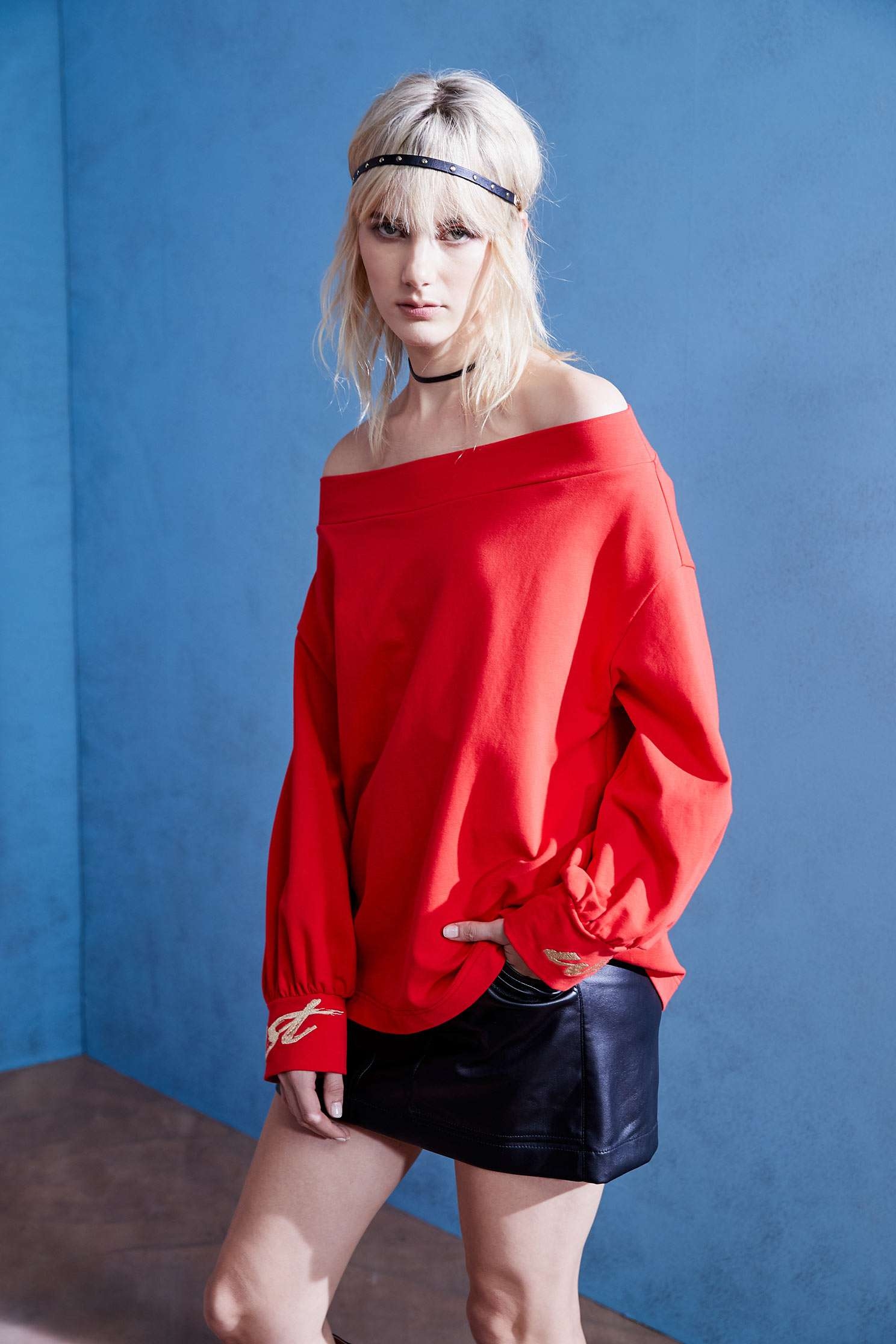Off-the-shoulder T-shirt,t-shirt,t-shirt,offshouldertop,embroidery,embroideredtop,offshouldertop,puffsleevetop,embroidered,embroideredtop,longtop,longsleevetop