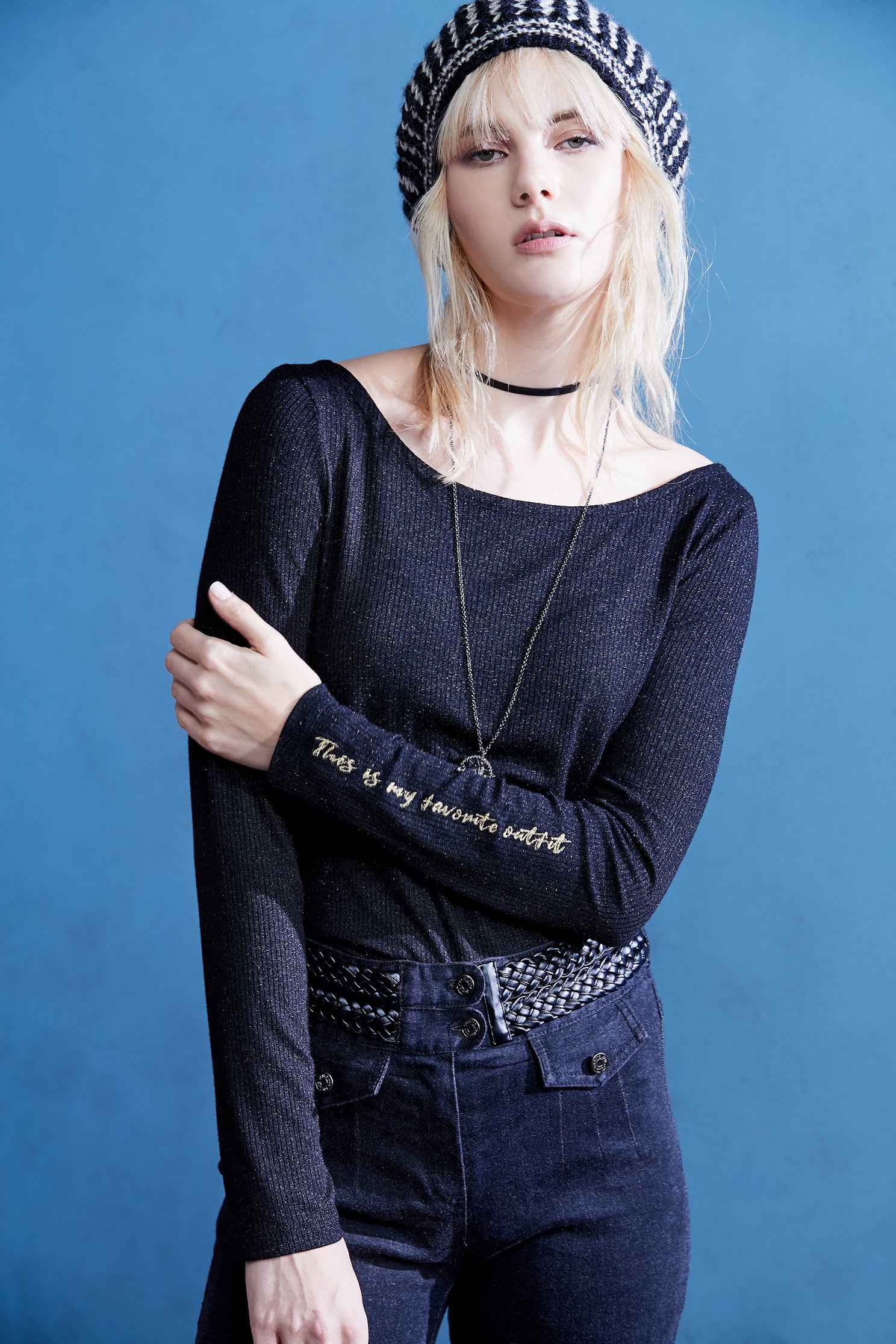 Soft fabric T-shirt,T恤,U-neck top,Top,embroidery,刺繡上衣,Rayon,embroidered,繡花上衣,長袖上衣,黑色上衣