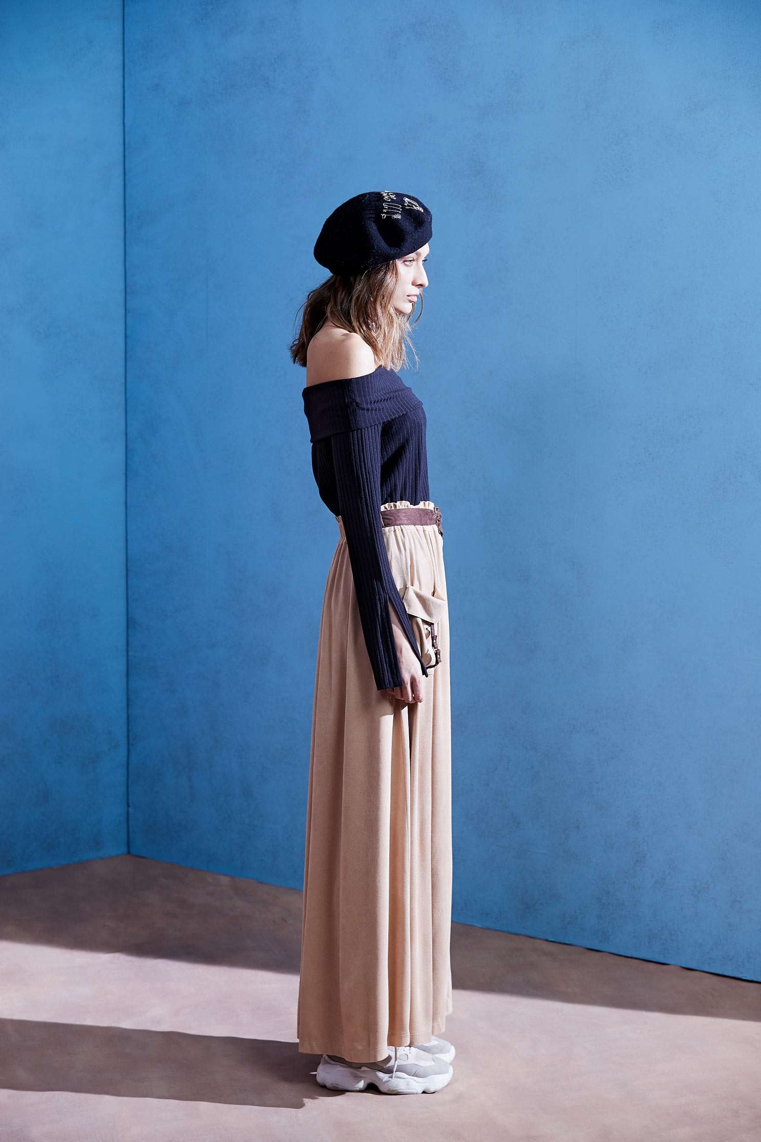 Lapel long-sleeved T-shirt,T-Shirt,T恤,Off shoulder Top,Top,Off Shoulder Top,長袖上衣,黑色上衣