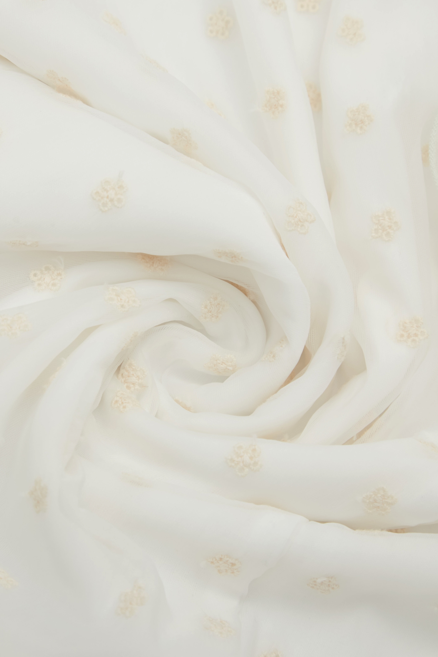 超凡粉點點刺繡上衣超凡粉點點刺繡上衣,V領上衣,上衣,人氣商品,刺繡,春夏穿搭,約會特輯,繡花上衣,荷葉,透膚上衣,雪紡