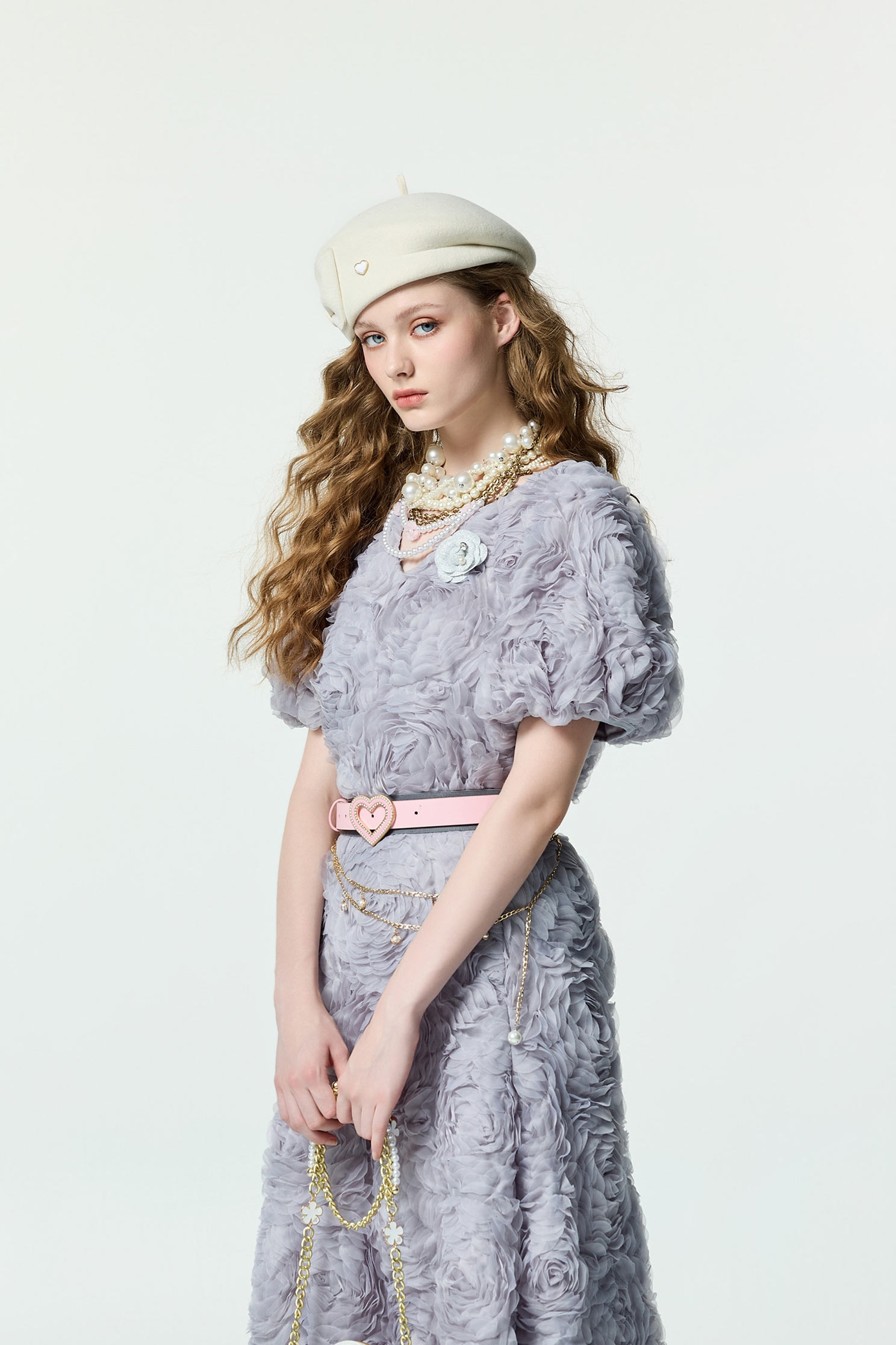 薄暮灰玫瑰花上衣薄暮灰玫瑰花上衣,V領上衣,上衣,時髦成套搭配,派對特輯,秋冬穿搭,網紗,花花世界