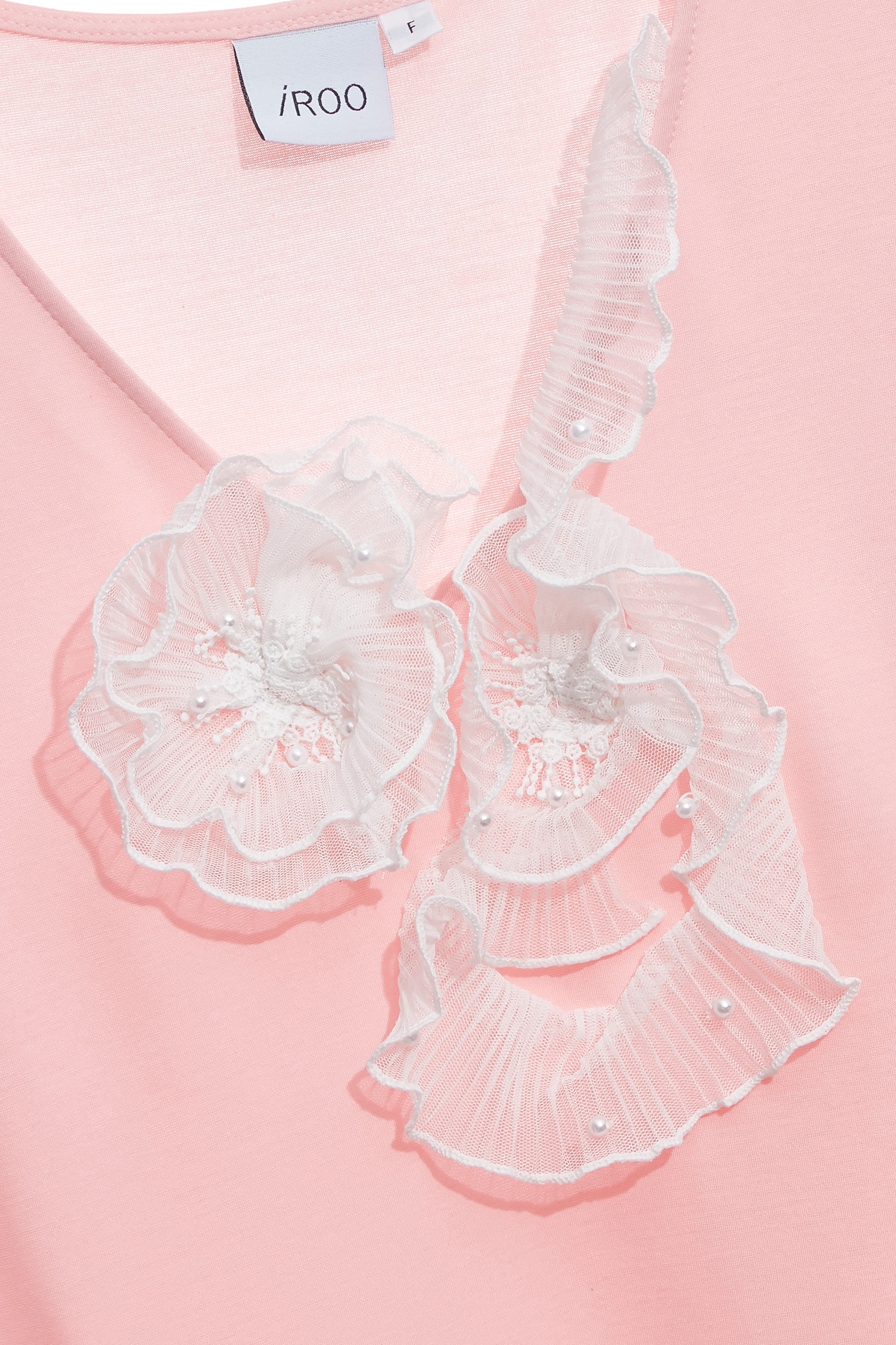 手工花朵造型Ｔ恤上衣手工花朵造型Ｔ恤上衣,T恤,V領上衣,上衣,珍珠,秋冬穿搭,約會特輯,花花世界,蕾絲