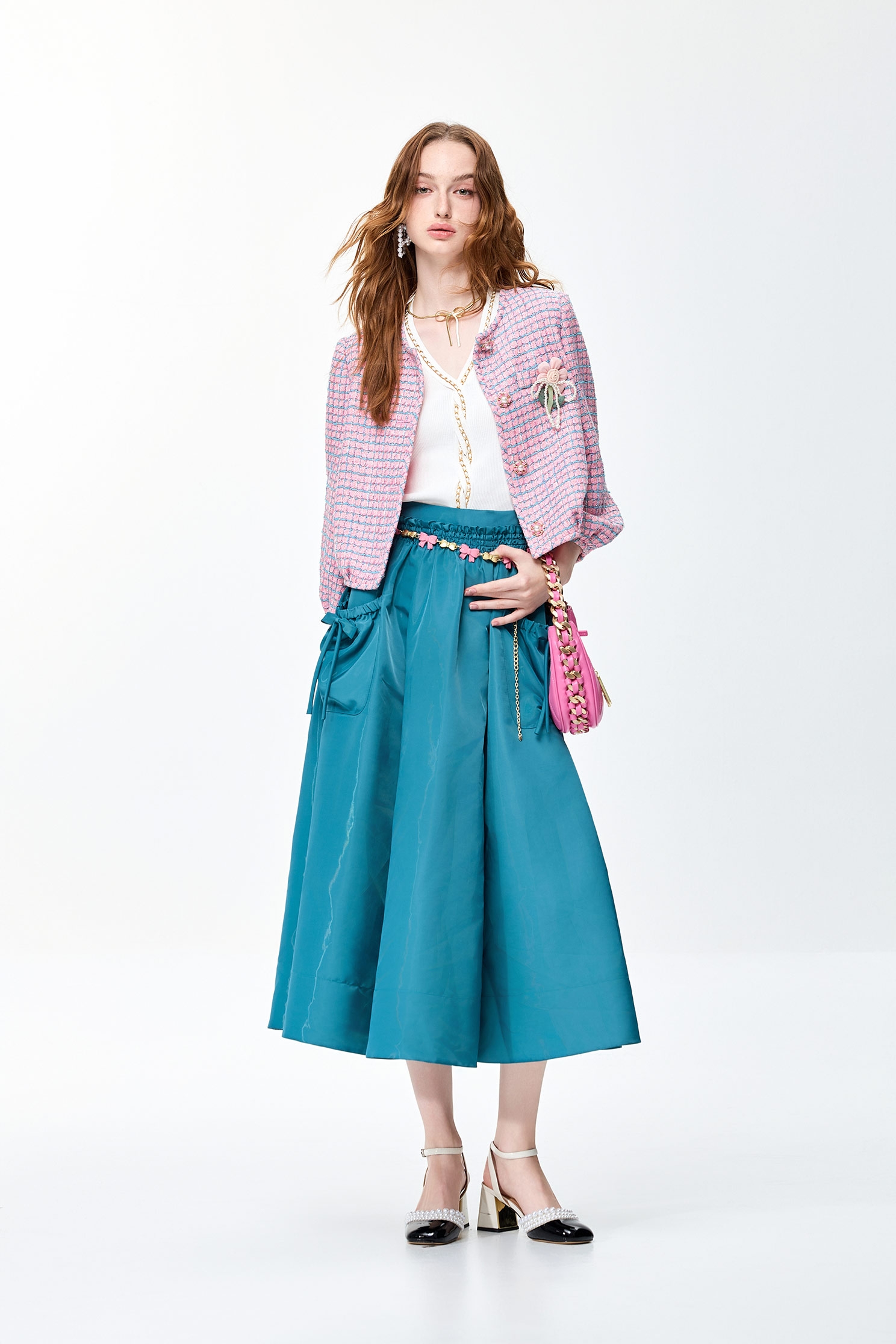 小香風鏈飾針織上衣小香風鏈飾針織上衣,上衣,小香風,春夏穿搭,白色上衣,約會特輯,針織,針織衫