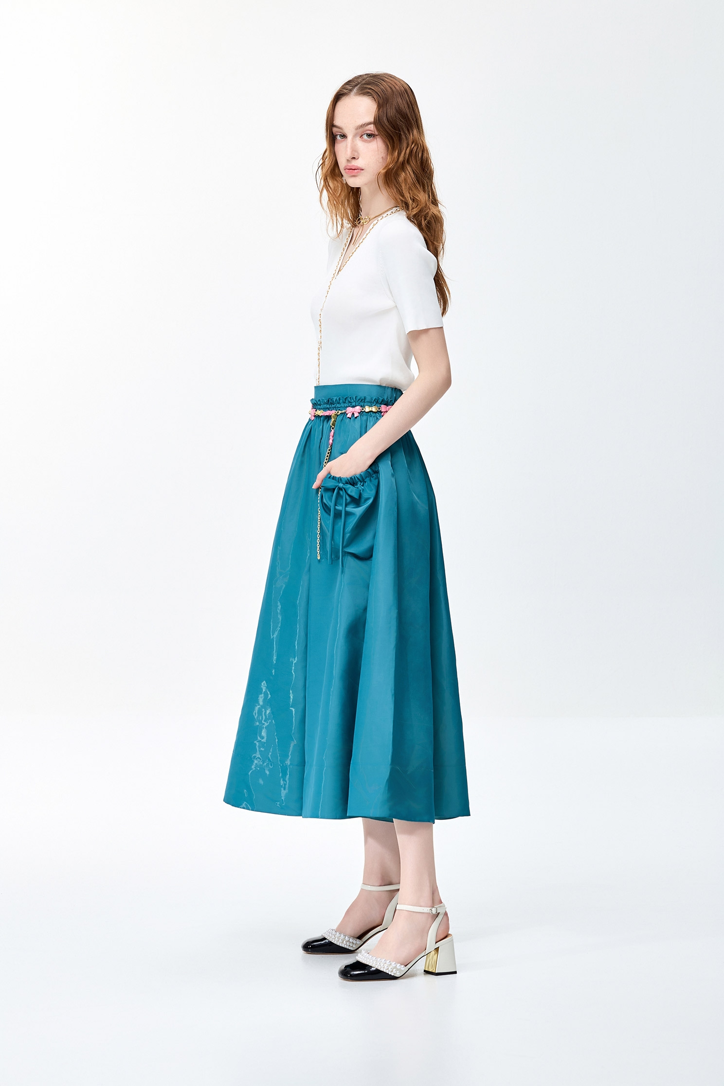 小香風鏈飾針織上衣小香風鏈飾針織上衣,上衣,小香風,春夏穿搭,白色上衣,約會特輯,針織,針織衫