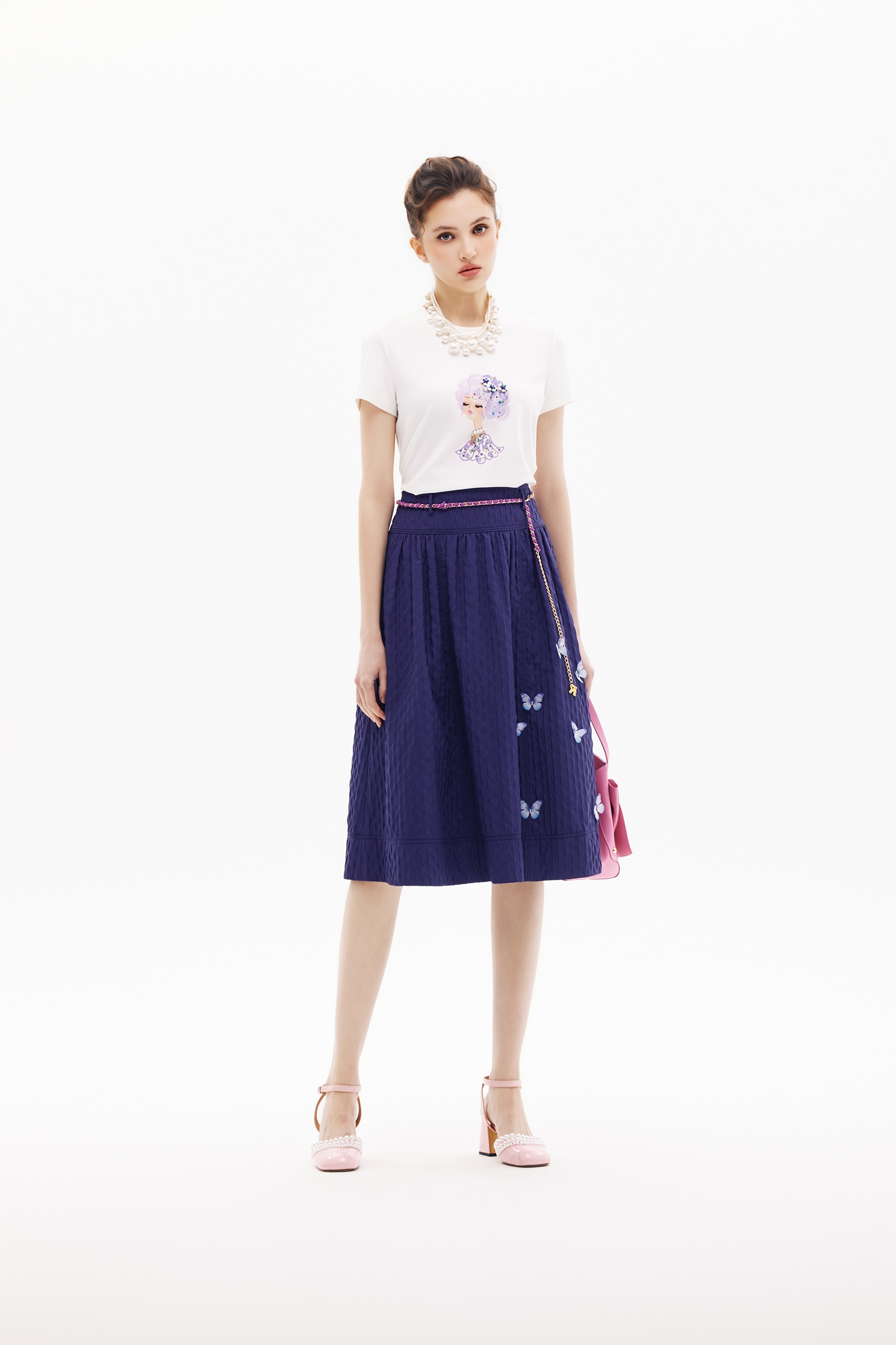 戴英式禮帽美女Ｔ恤上衣戴英式禮帽美女Ｔ恤上衣,T恤,上衣,刺繡,春夏穿搭,簡約穿搭,約會特輯,花花世界