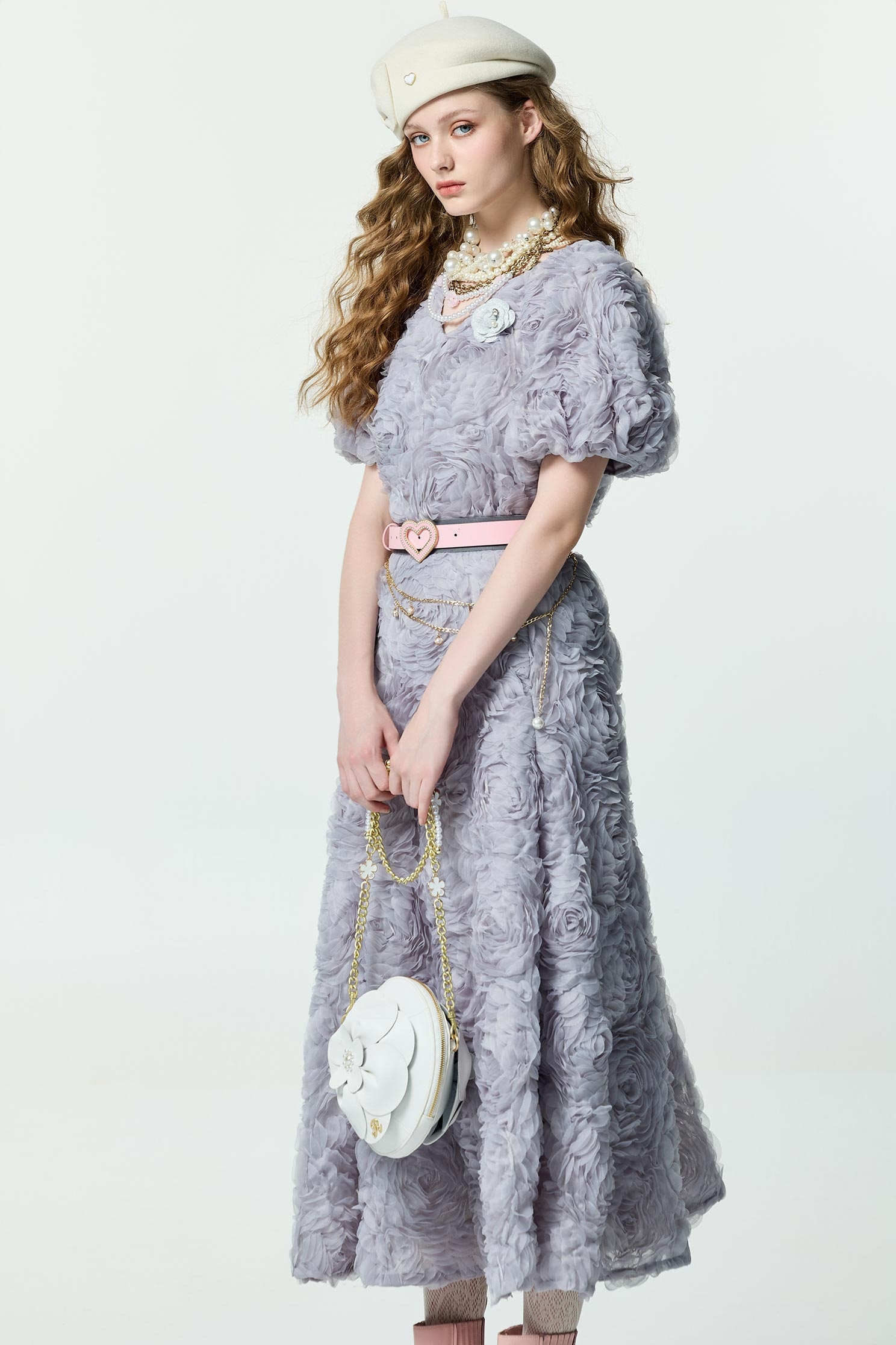 優雅花朵多用肩背包優雅花朵多用肩背包,側背包,春夏穿搭,珍珠,皮革,肩背包