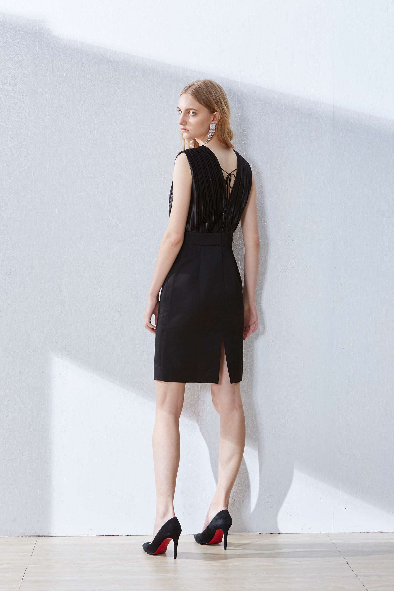 Elegant and slim fashion dress,V-neck dress,小禮服,無袖洋裝,Black dress