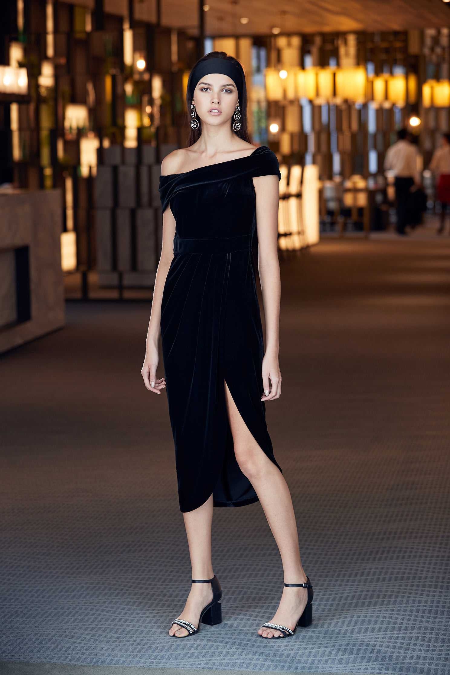 Off-the-shoulder gorgeous dress,boatneckdress,cocktaildress,sleevelessdress,longsleevedress,blackdress