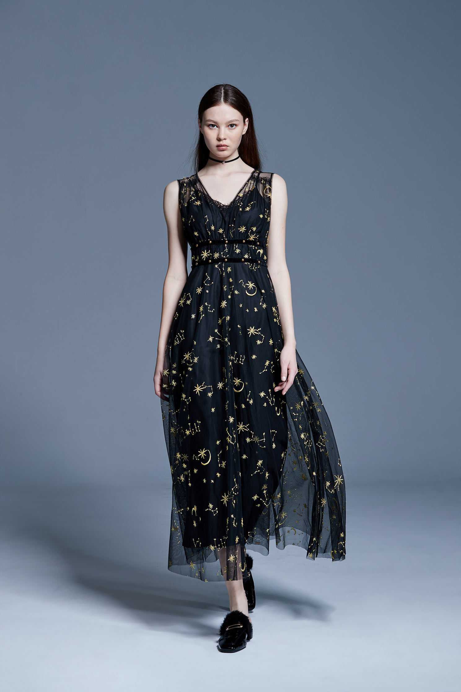 Gold line embroidered dress,V-neck dress,embroidery,刺繡洋裝,Cocktail Dress,無袖洋裝,Evening Wear,embroidered,Black dress