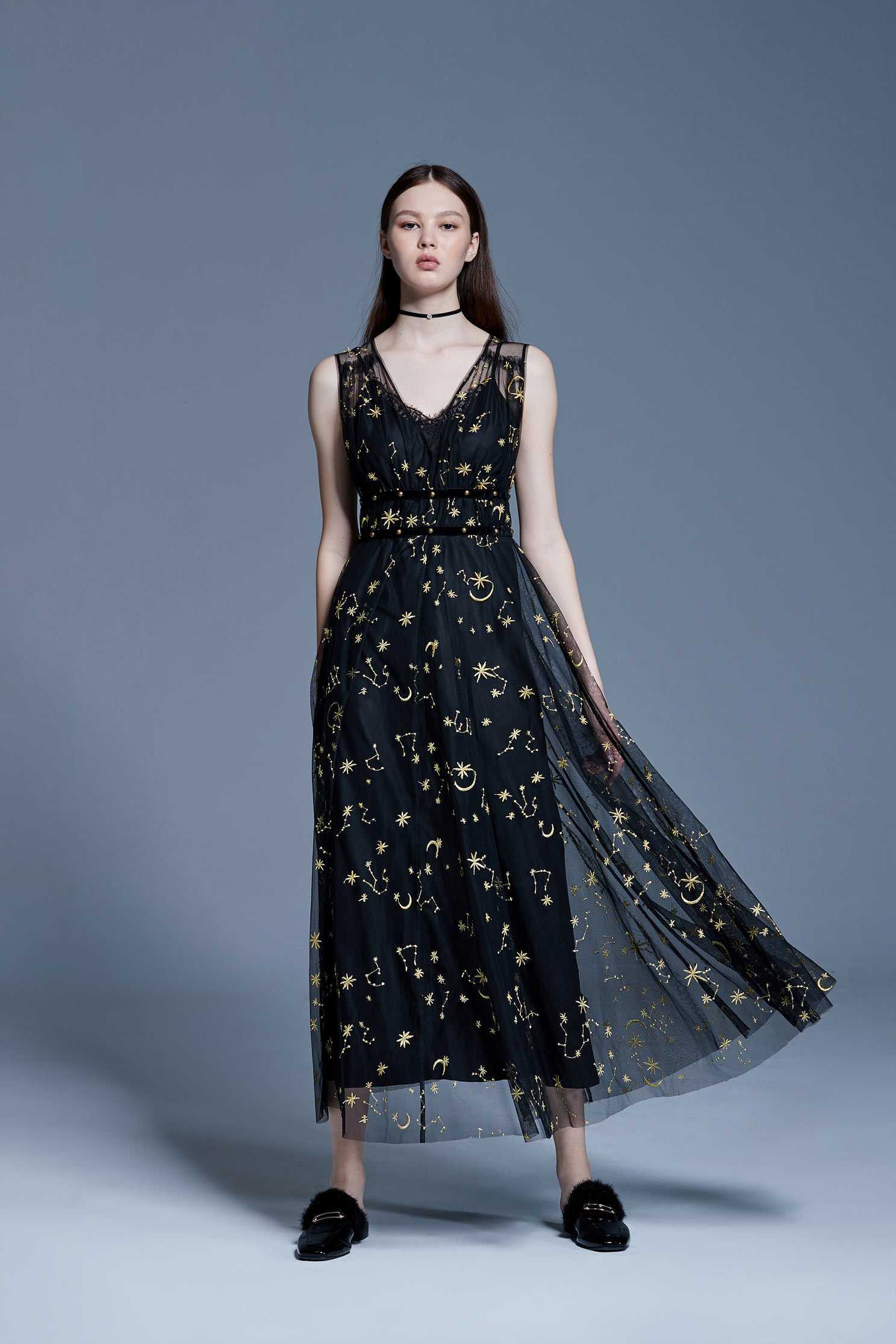 Gold line embroidered dress,V-neck dress,embroidery,刺繡洋裝,Cocktail Dress,無袖洋裝,Evening Wear,embroidered,Black dress
