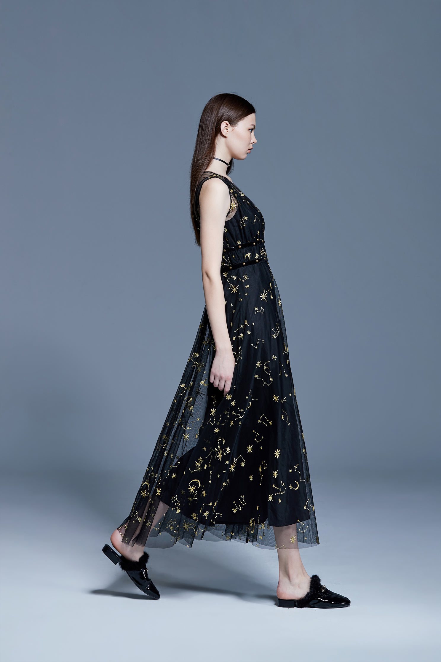 Gold line embroidered dress,V-neck dress,embroidery,刺繡洋裝,Cocktail Dress,無袖洋裝,Evening Wear,embroidered,Black dress