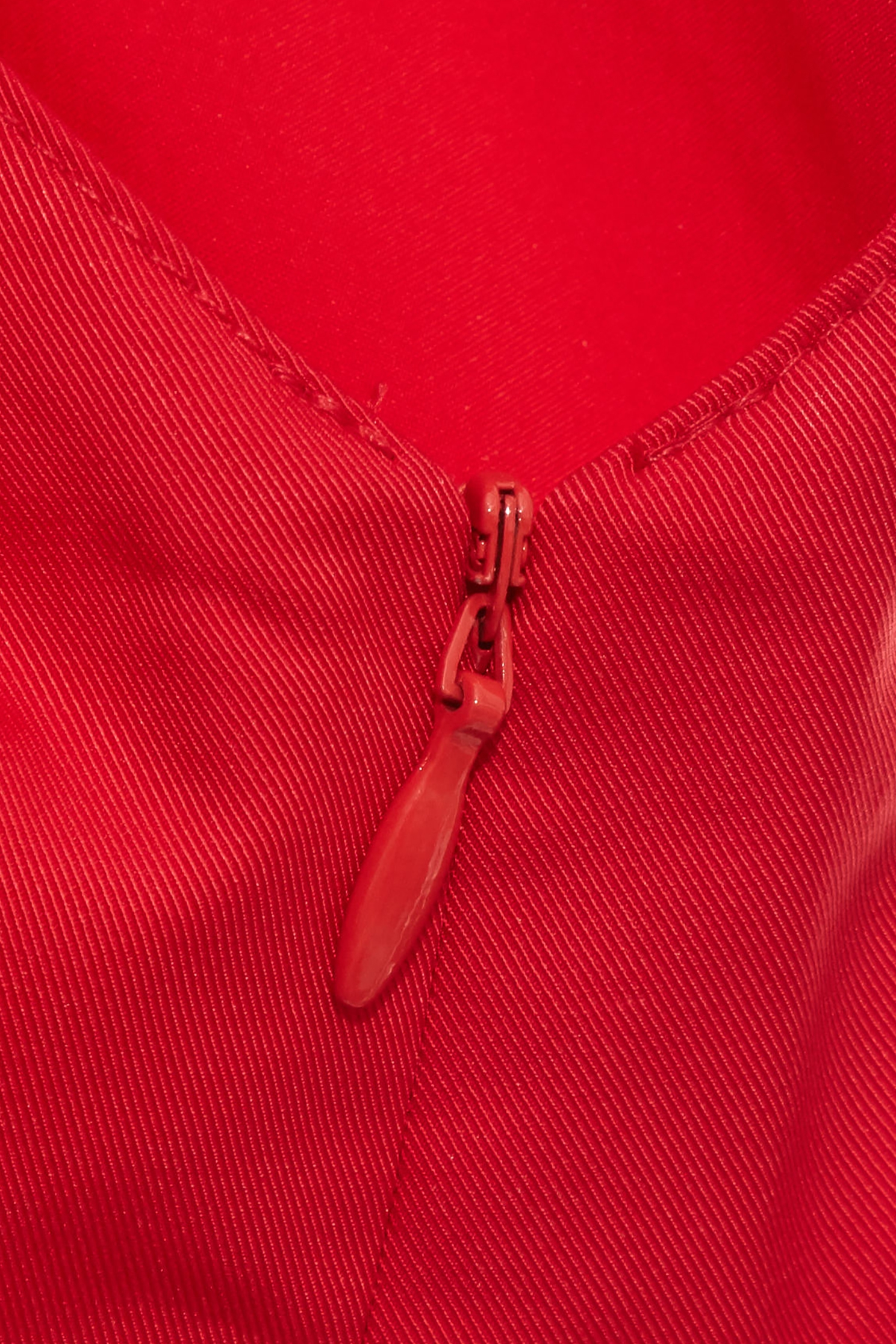 優雅深紅色禮服洋裝優雅深紅色禮服洋裝,V領洋裝,小禮服,洋裝特輯,派對特輯,無袖洋裝,短袖洋裝,禮服,秋冬穿搭,荷葉