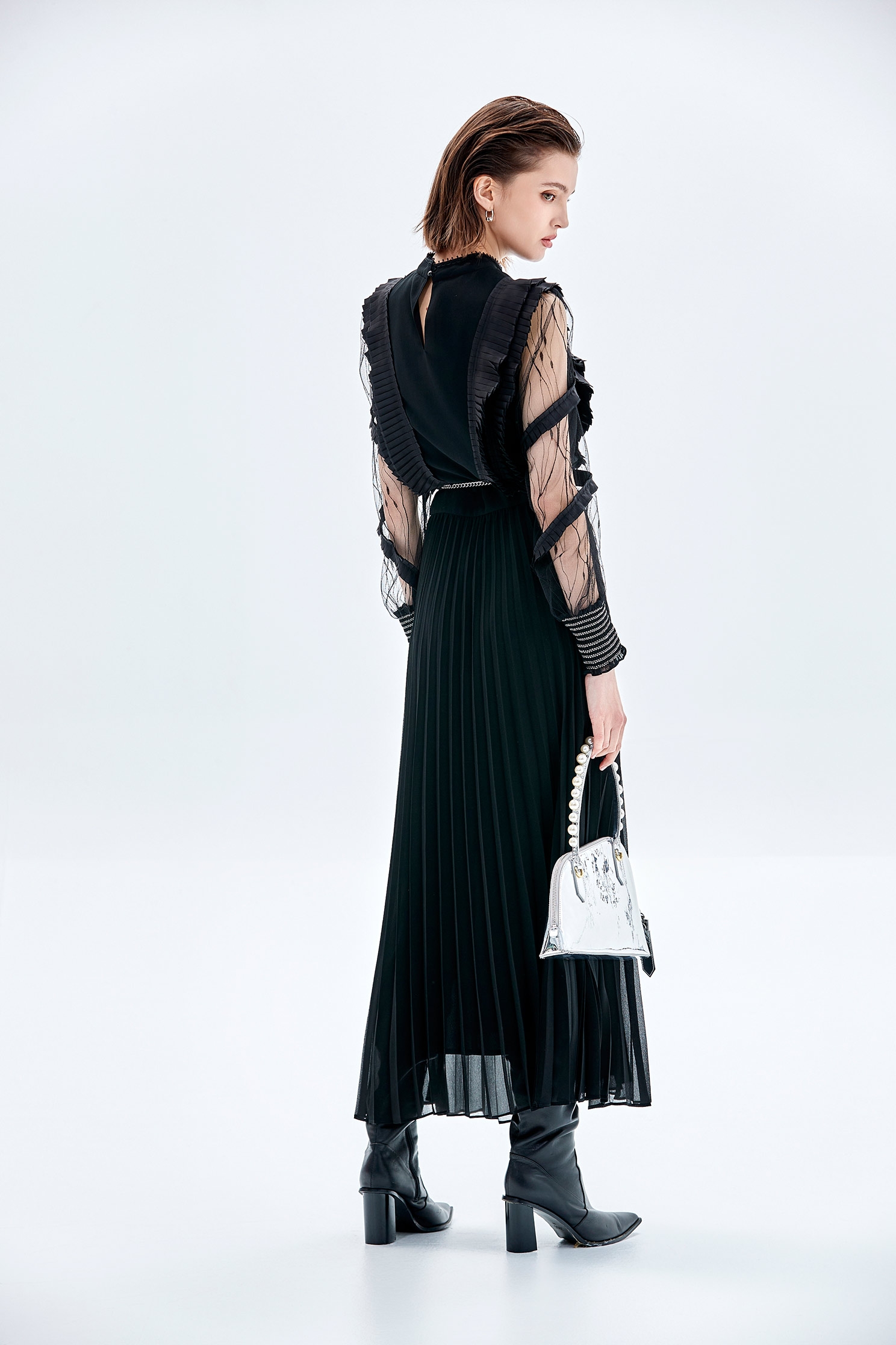 傘景壓摺仙女長洋裝傘景壓摺仙女長洋裝,一般洋裝,人氣商品,洋裝特輯,無袖洋裝,短袖洋裝,秋冬穿搭,長洋裝,黑色洋裝