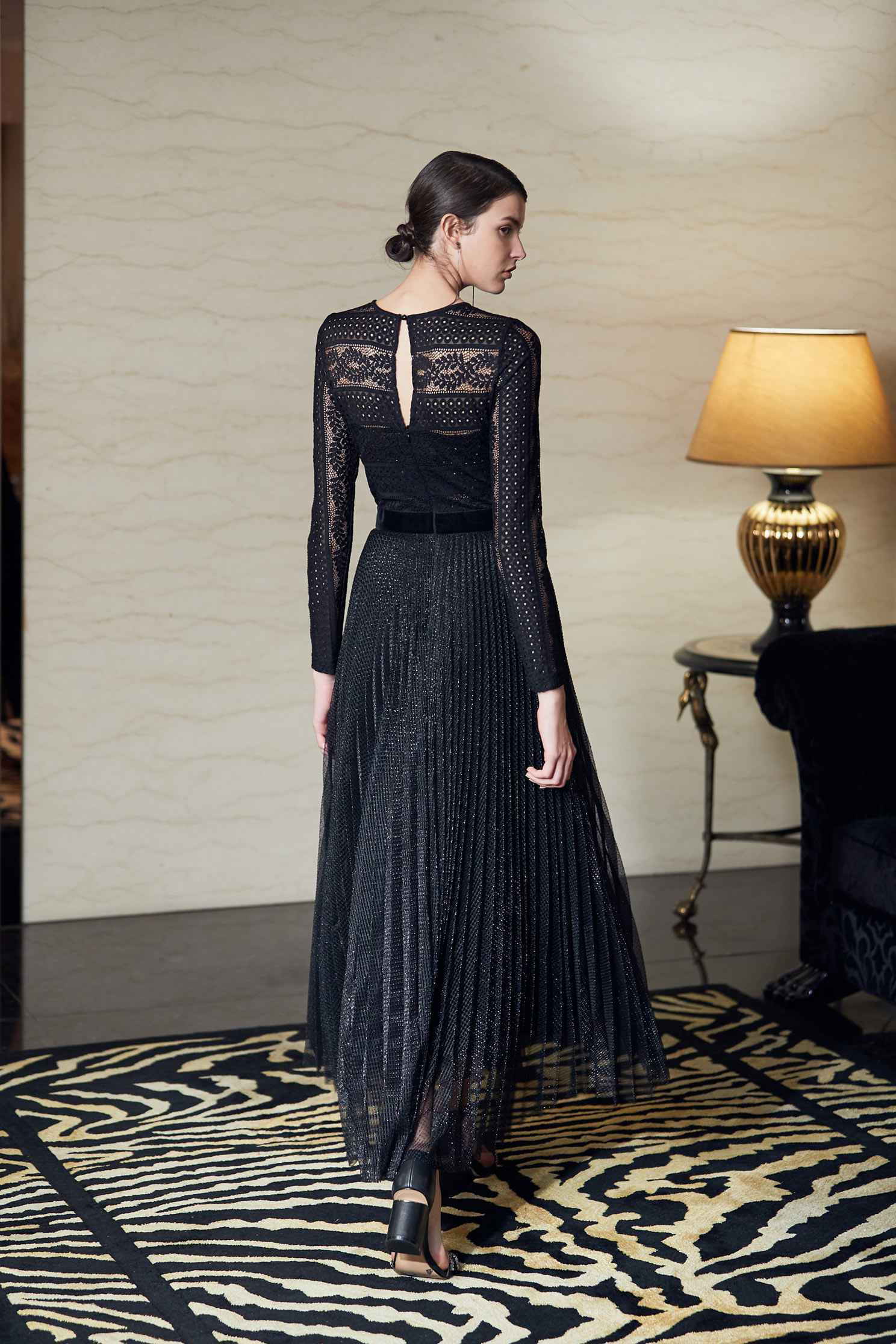 Elegant and gorgeous dress,cocktaildress,eveningwear,lace,lacedress,perspectivedress,longsleevedress,blackdress