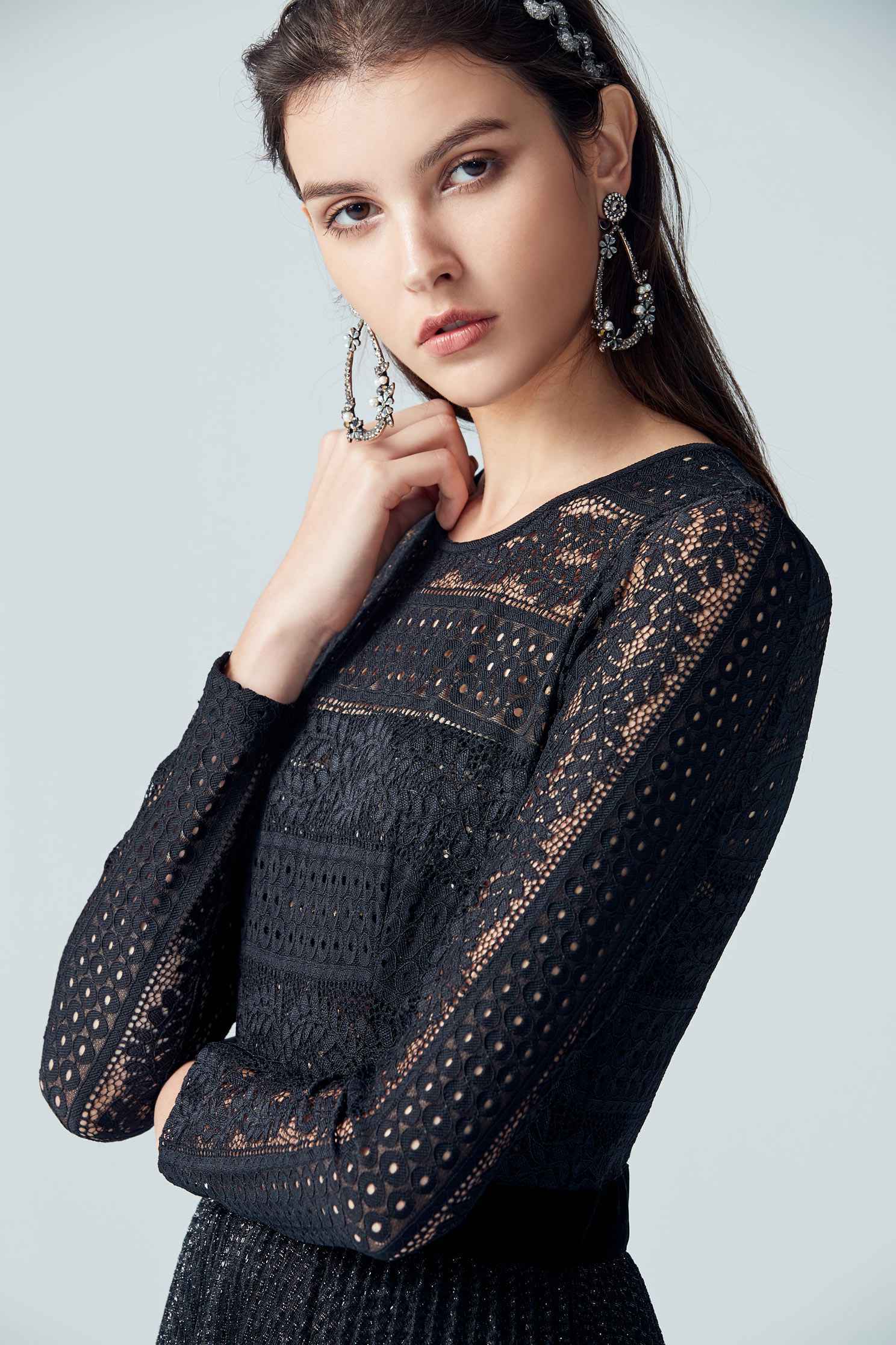 Elegant and gorgeous dress,cocktaildress,eveningwear,lace,lacedress,perspectivedress,longsleevedress,blackdress