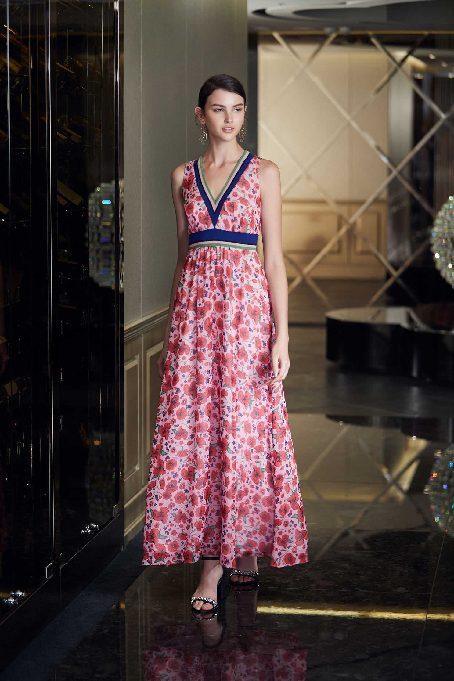 Retro V neckline and Gorgeous Sleeveless Dress,v-neckdress,printeddress,cocktaildress,sleevelessdress