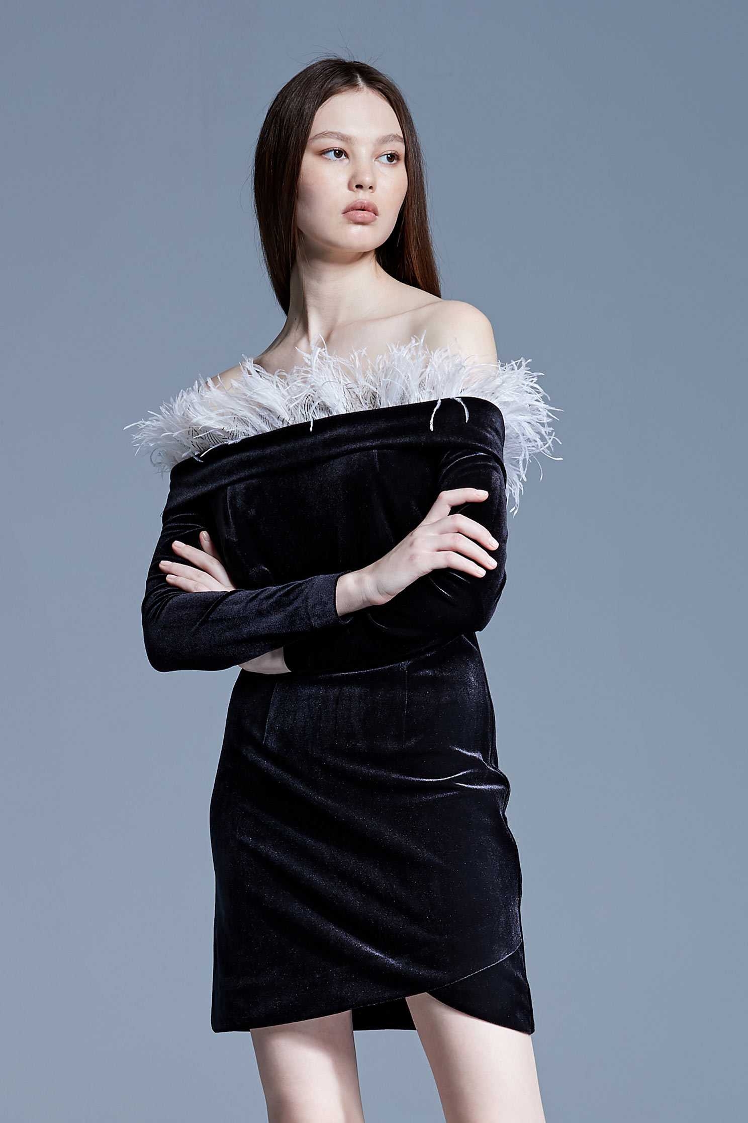 Black velvet feather tube dress,boatneckdress,cocktaildress,eveningwear,longsleevedress,blackdress