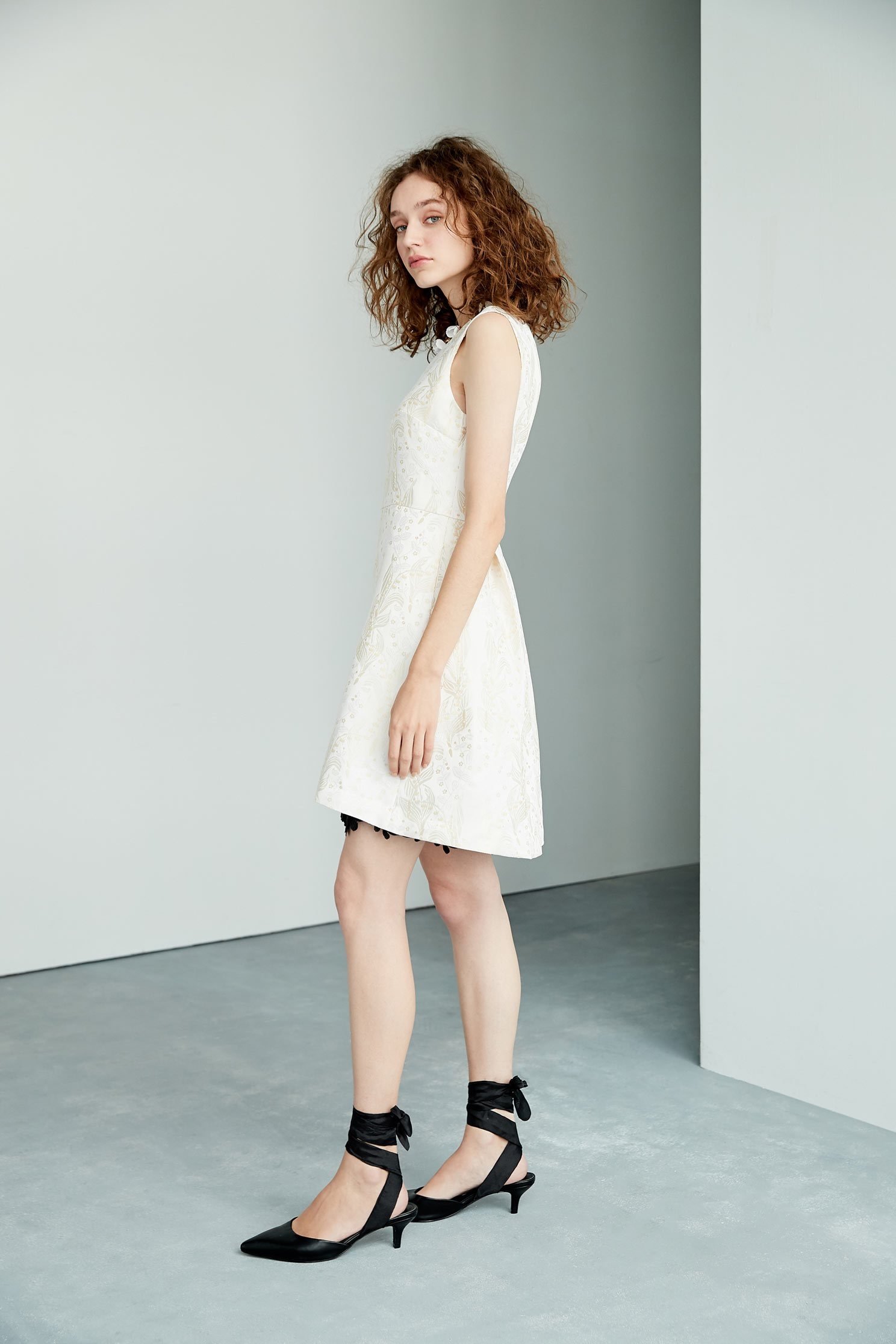 Elegant and gorgeous design dress,v-neckdress,sleevelessdress