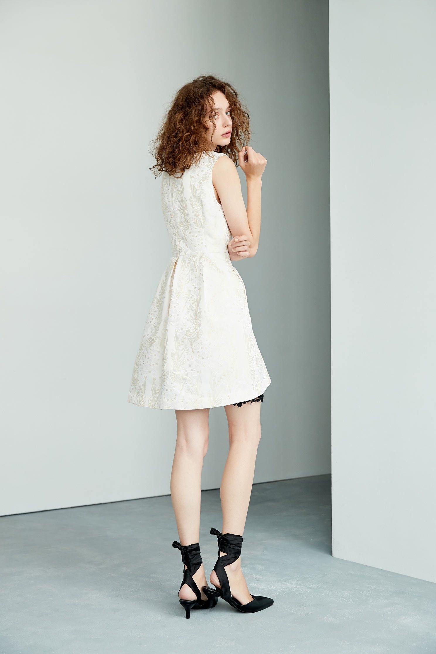 Elegant and gorgeous design dress,v-neckdress,sleevelessdress